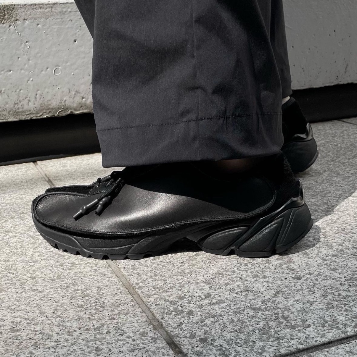 Our Legacy Klove Leather Black 착용 스타일 - 3