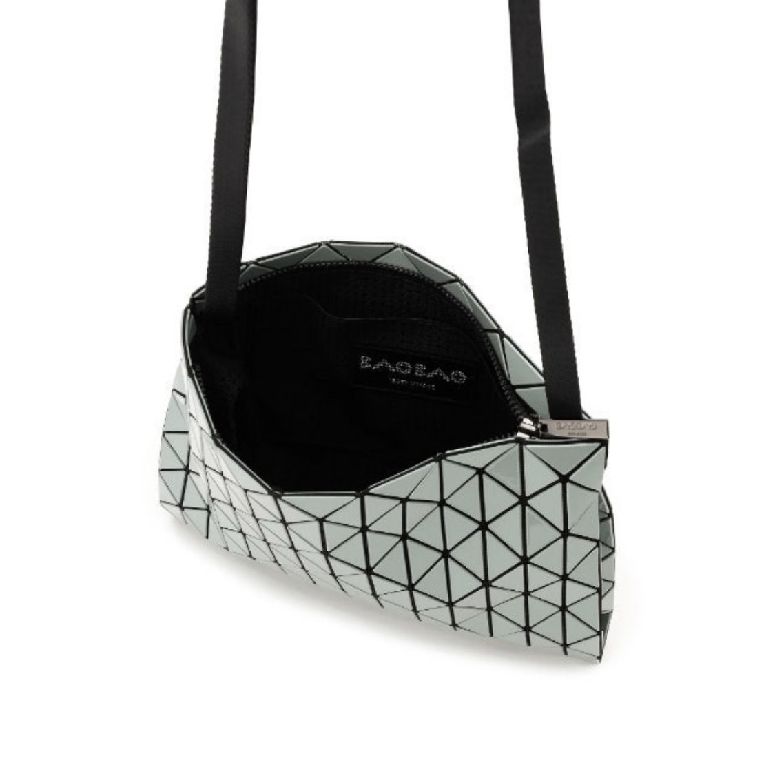 Bao Bao Issey Miyake Row Metallic Gunmetal 착용 스타일 - 2