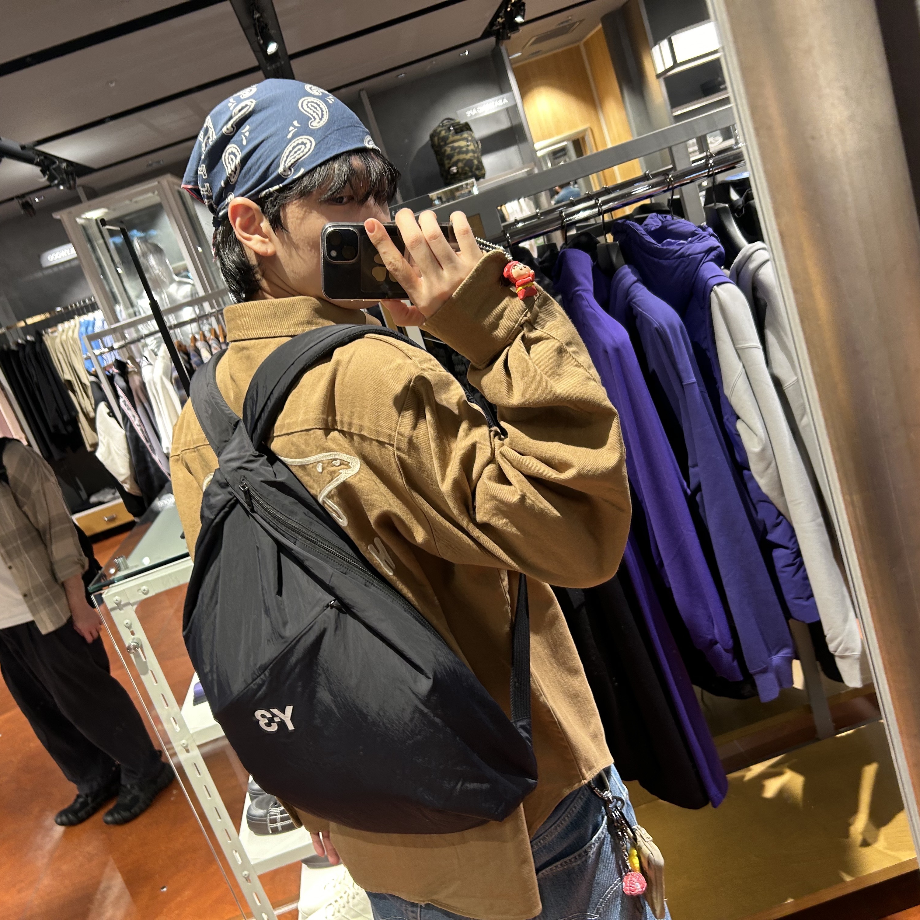Human Made Military Card Case Beige, Kaws Tokyo First Chum Keychain Yellow 착용 스타일