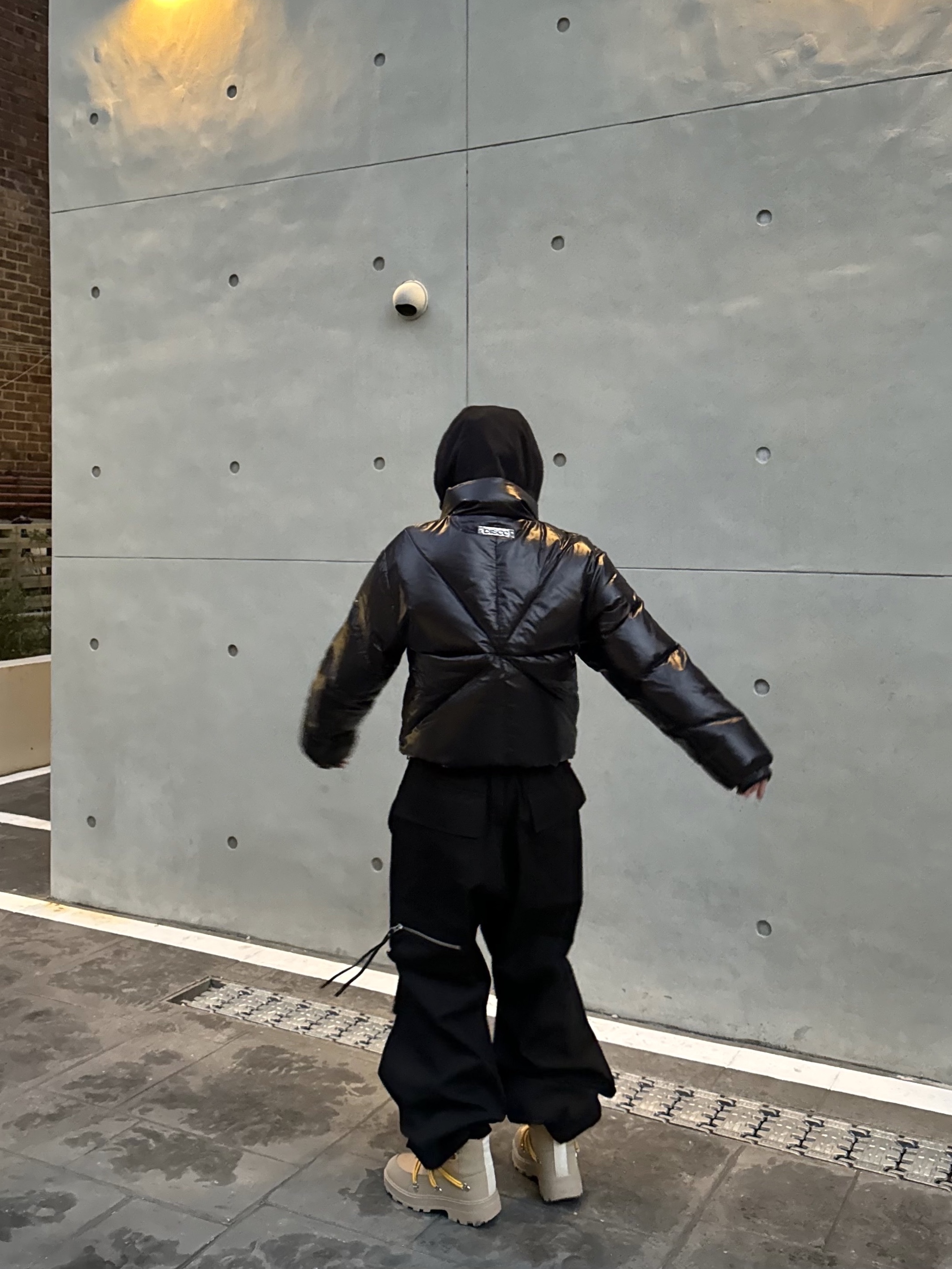 Wapworks Wide Safety Cargo Pants Black, Supreme Floating Keychain Black - 23FW 착용 스타일 - 2