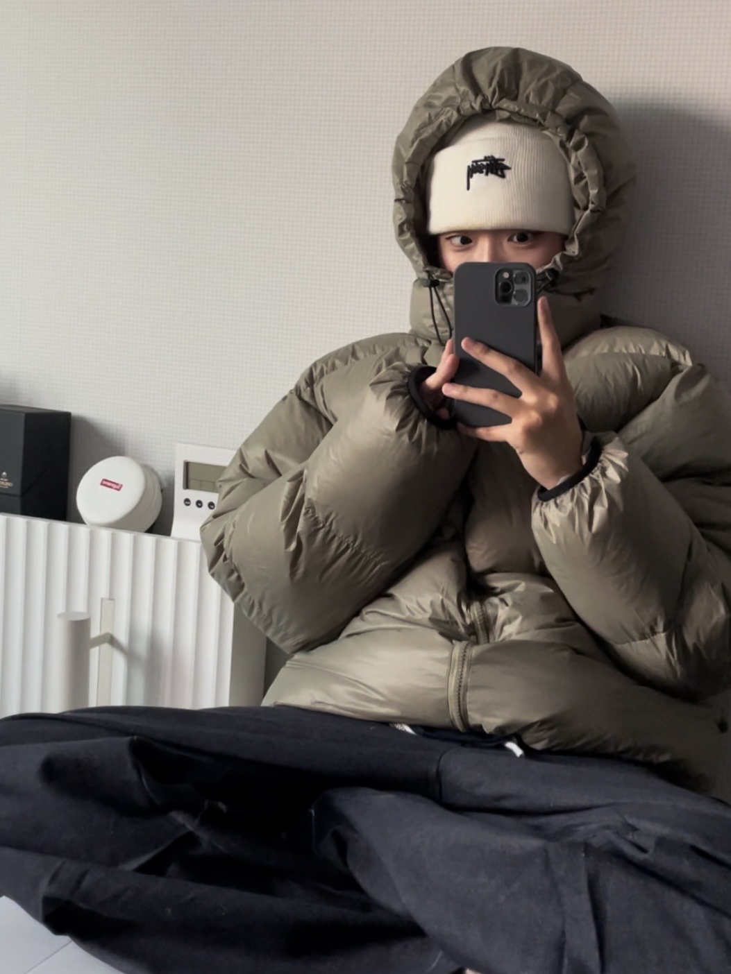 Nike x Stussy NRG Cuffed Beanie Summit White, Salomon RX Snug Moss Gray 착용 스타일 - 1