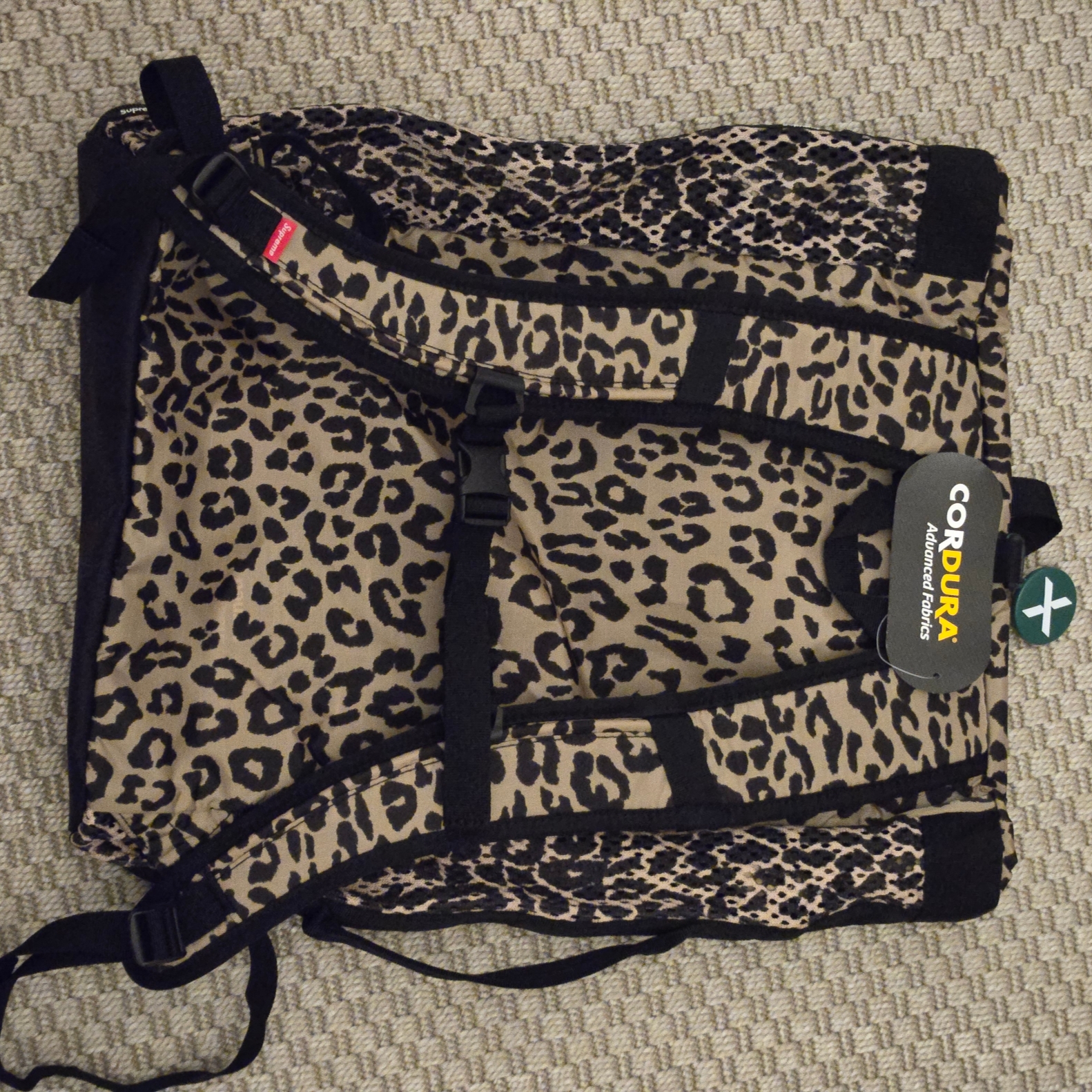 Supreme Mesh Backpack Leopard - 23SS 착용 스타일 - 6