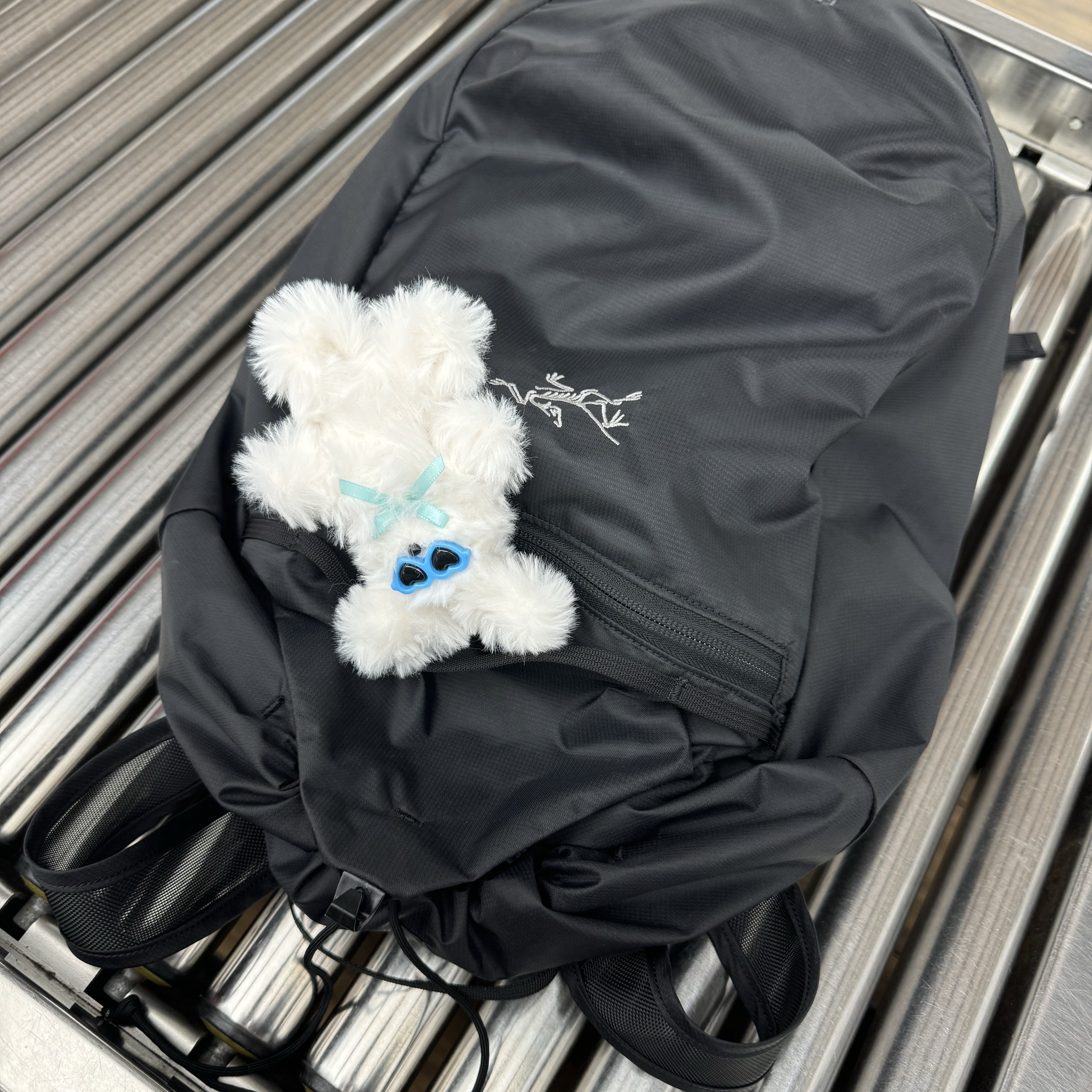 Arc'teryx Heliad 10 Backpack Black 착용 스타일
