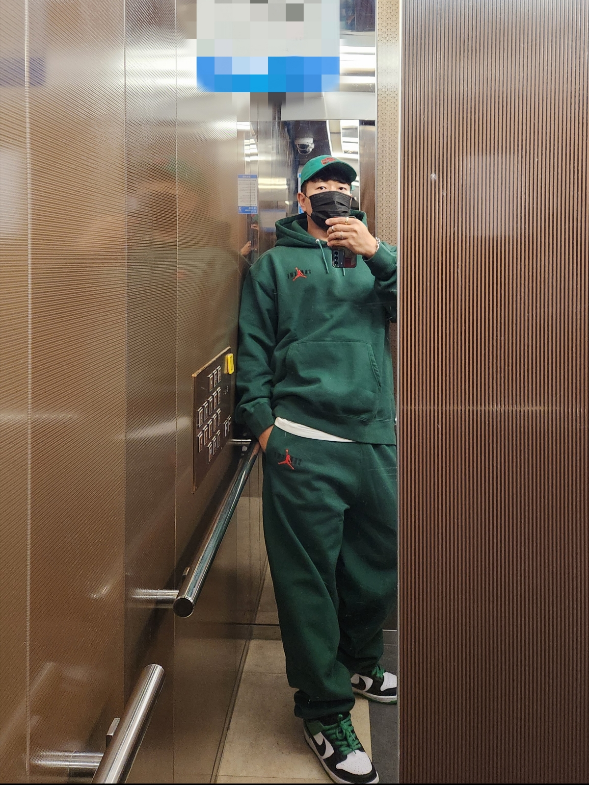 Jordan x Nina Chanel Abney AW84 Adjustable Hat Green, Supreme x Jordan Hooded Sweatshirt Green - 24FW 착용 스타일