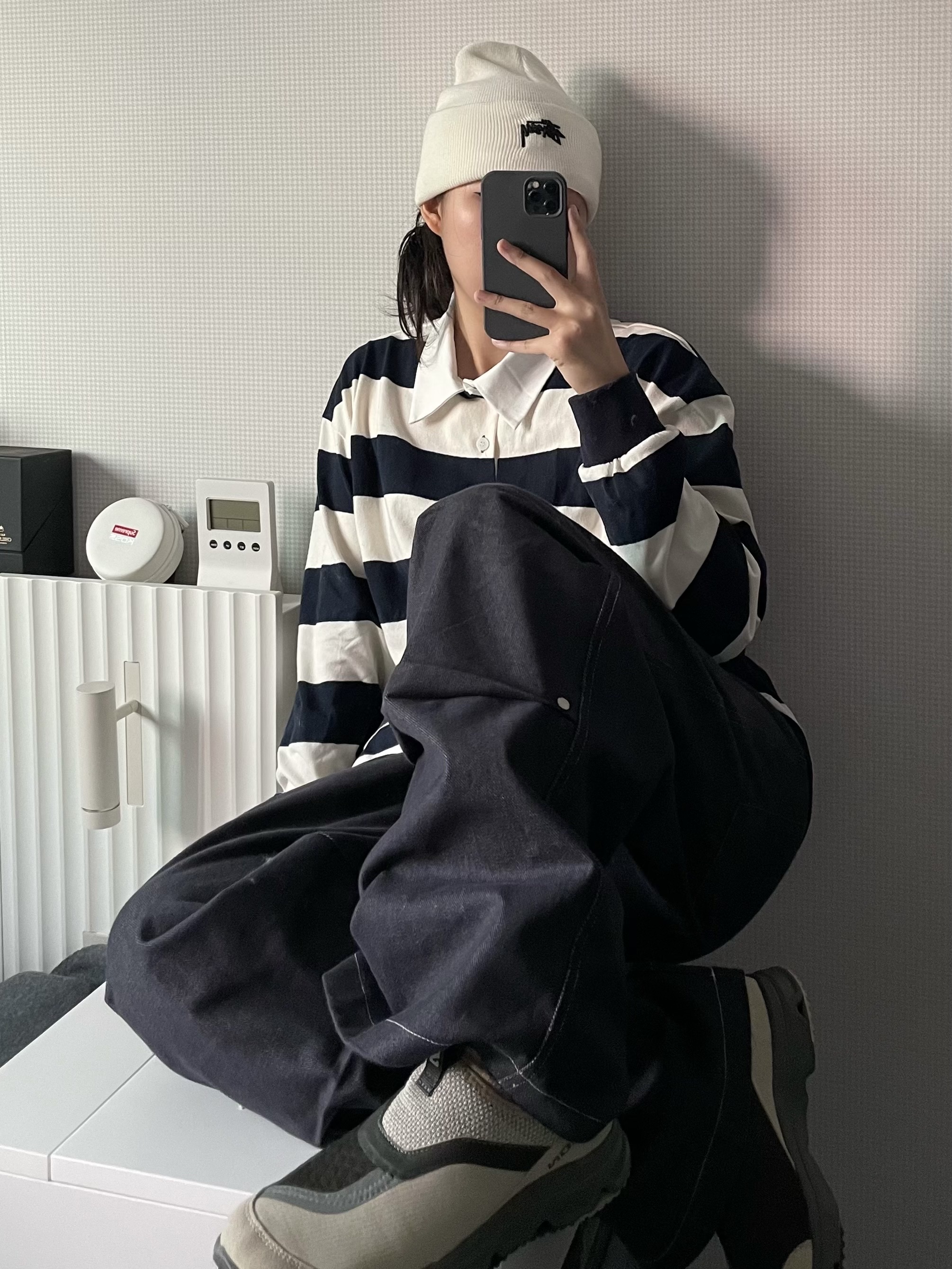 Nike x Stussy NRG Cuffed Beanie Summit White, Salomon RX Snug Moss Gray 착용 스타일 - 3