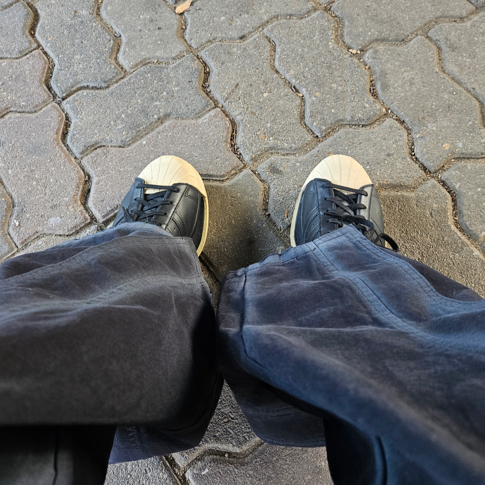 Y-3 Gendo Superstar Black Easy Yellow 착용 스타일 - 2