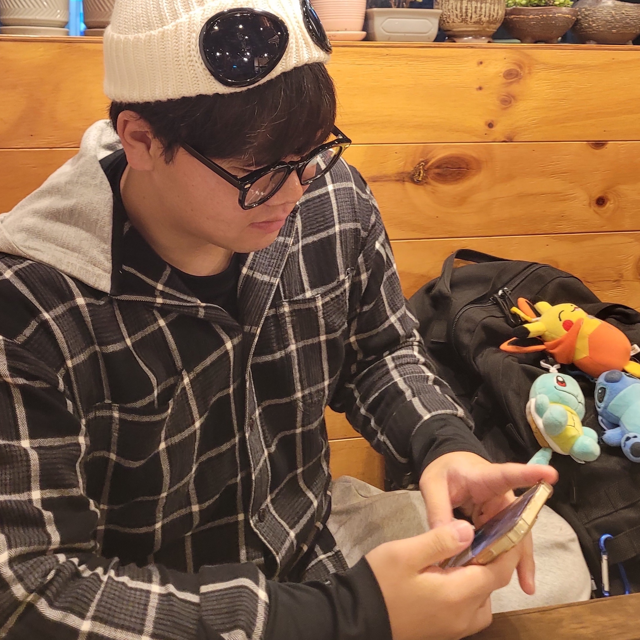 Chrome Hearts Horseshoe Floral Hoodie Black, (Kids) C.P. Company Merino Wool Goggle Beanie Gauze White - 23FW 착용 스타일 - 2