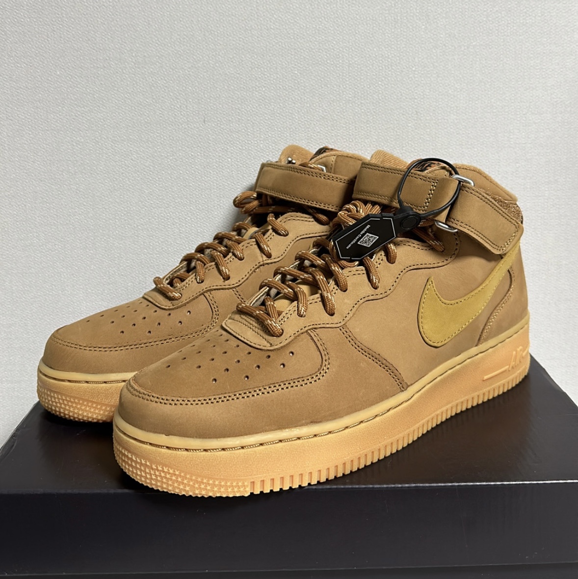 Nike Air Force 1 Mid '07 WB Flax 착용 스타일