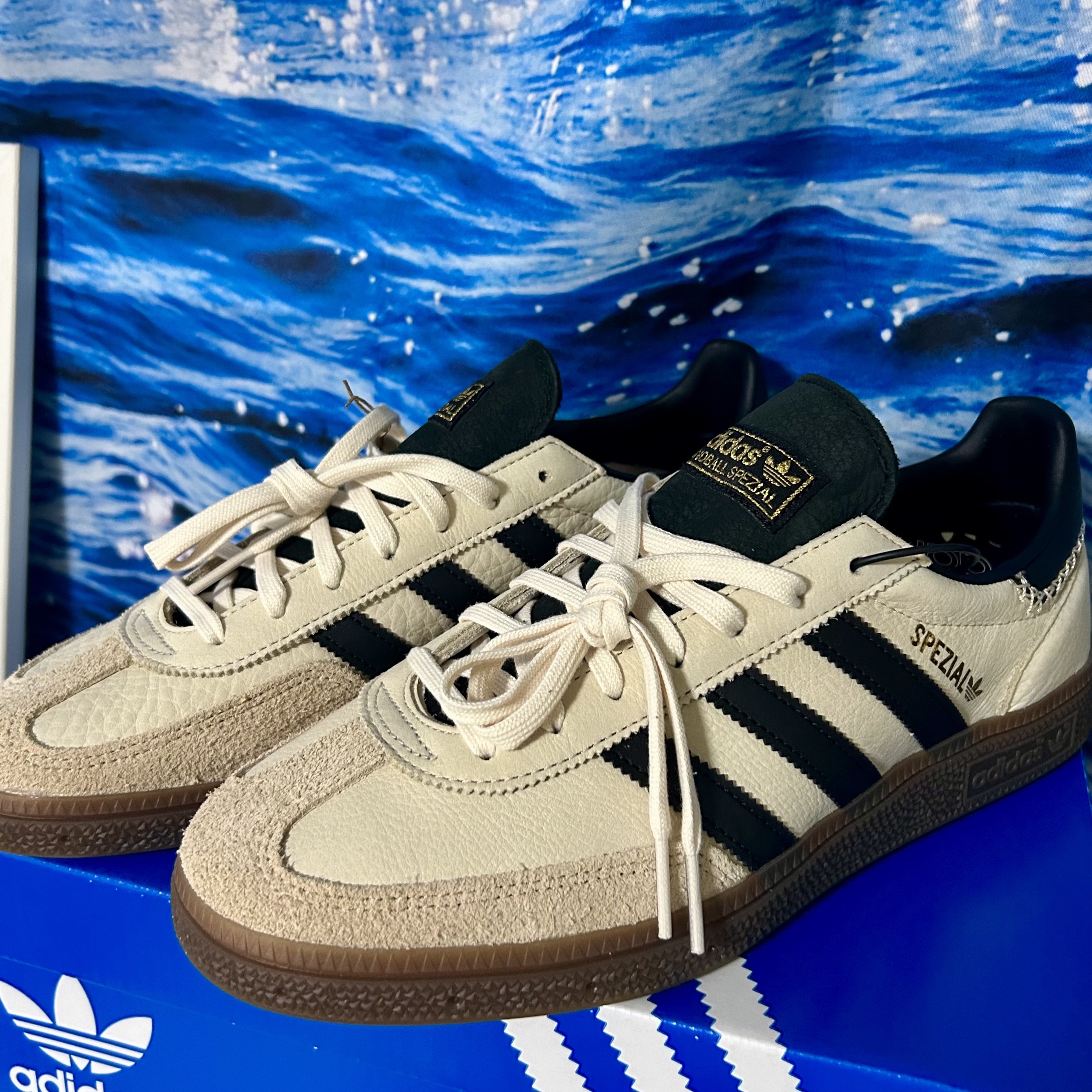 (W) Adidas Spezial Handball Wonder White Core Black 착용 스타일 - 2