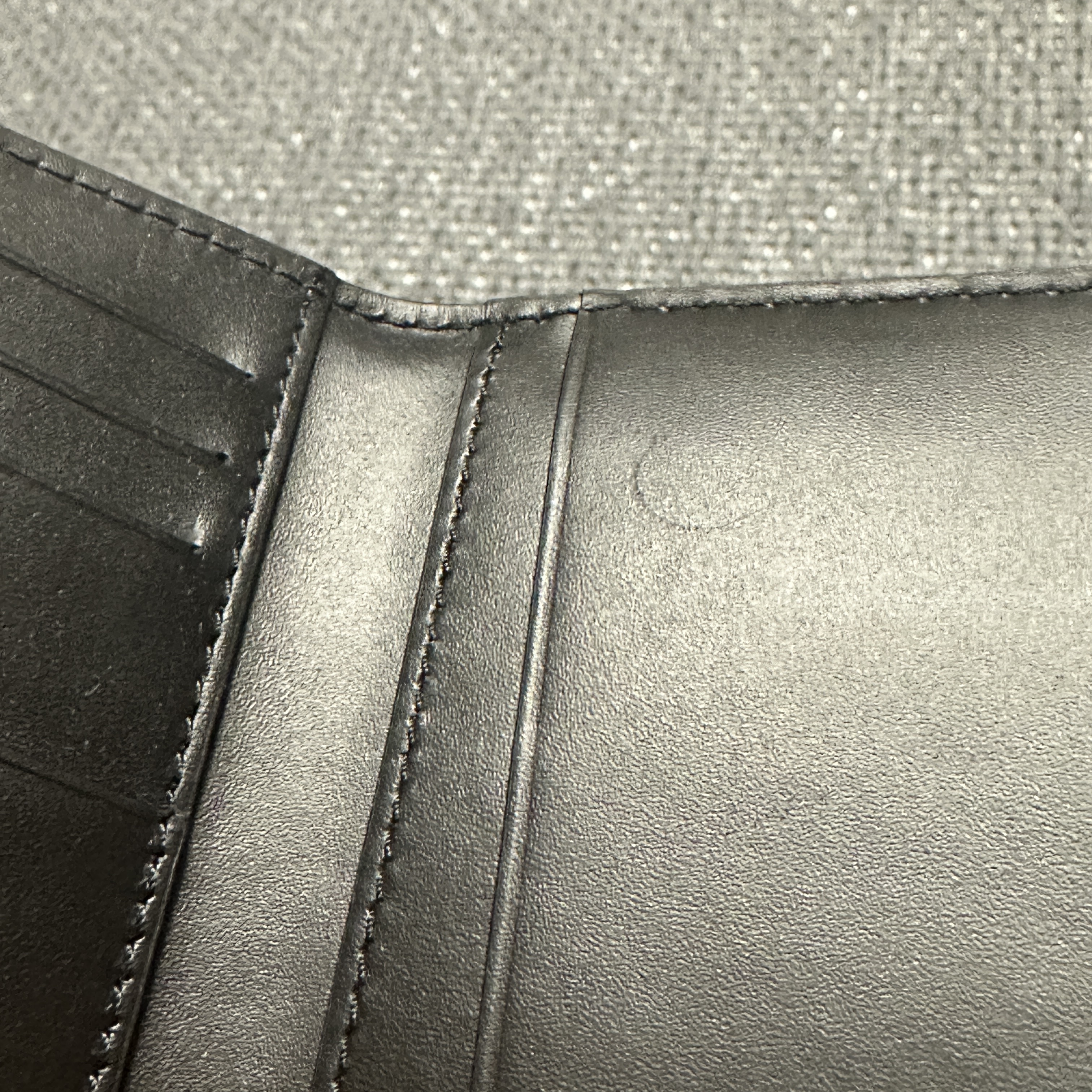 Maison Margiela Leather Bi-Fold Card Holder Black 착용 스타일 - 1