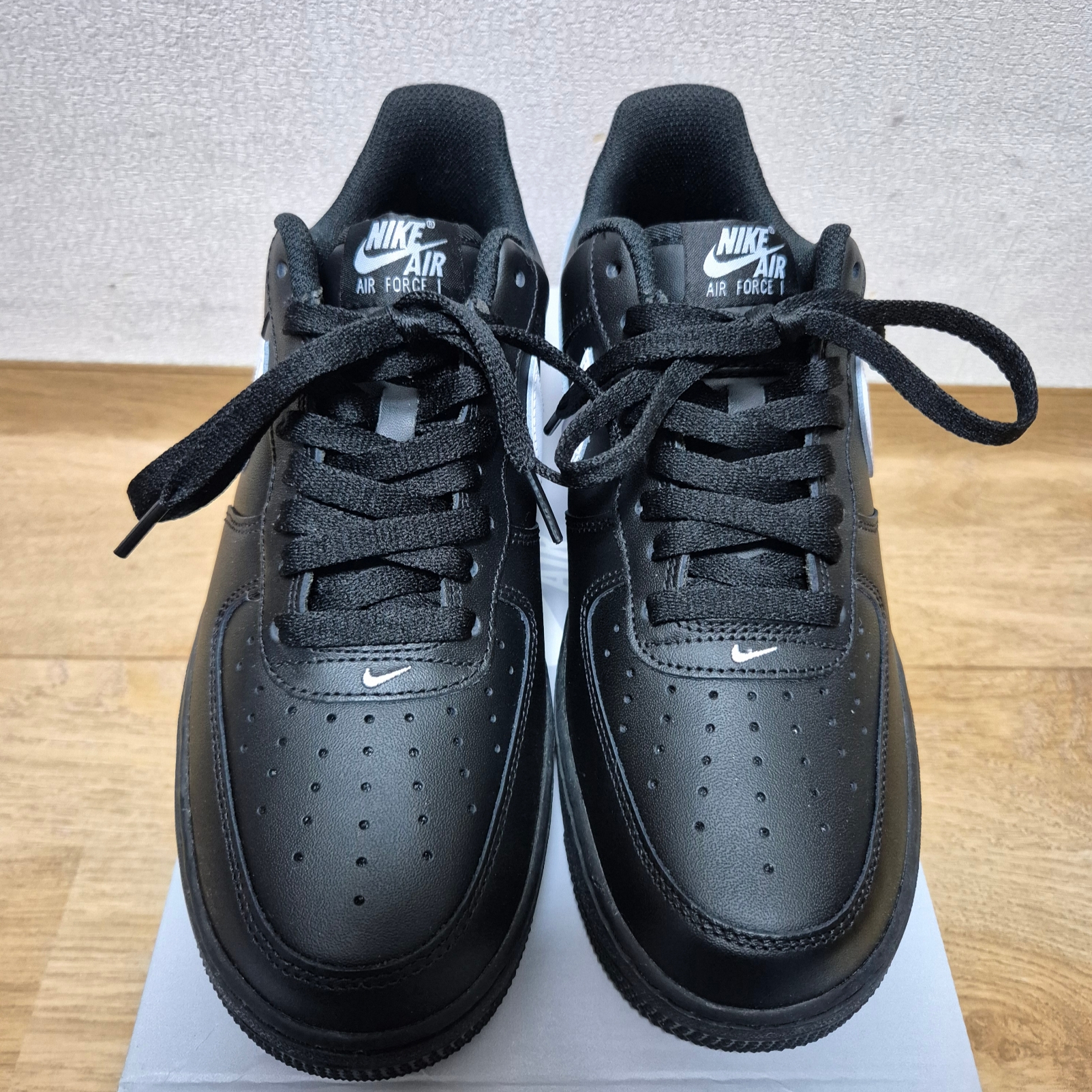 Nike Air Force 1 '07 Black White 착용 스타일 - 1