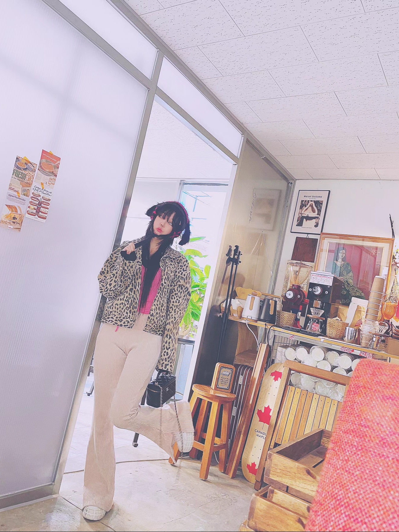 (W) Prada Double Wheel Nylon Gabardine Sneakers White, Chanel Vanity With Chain Lambskin & Gold Black (Inside Mirror) 착용 스타일 - 6