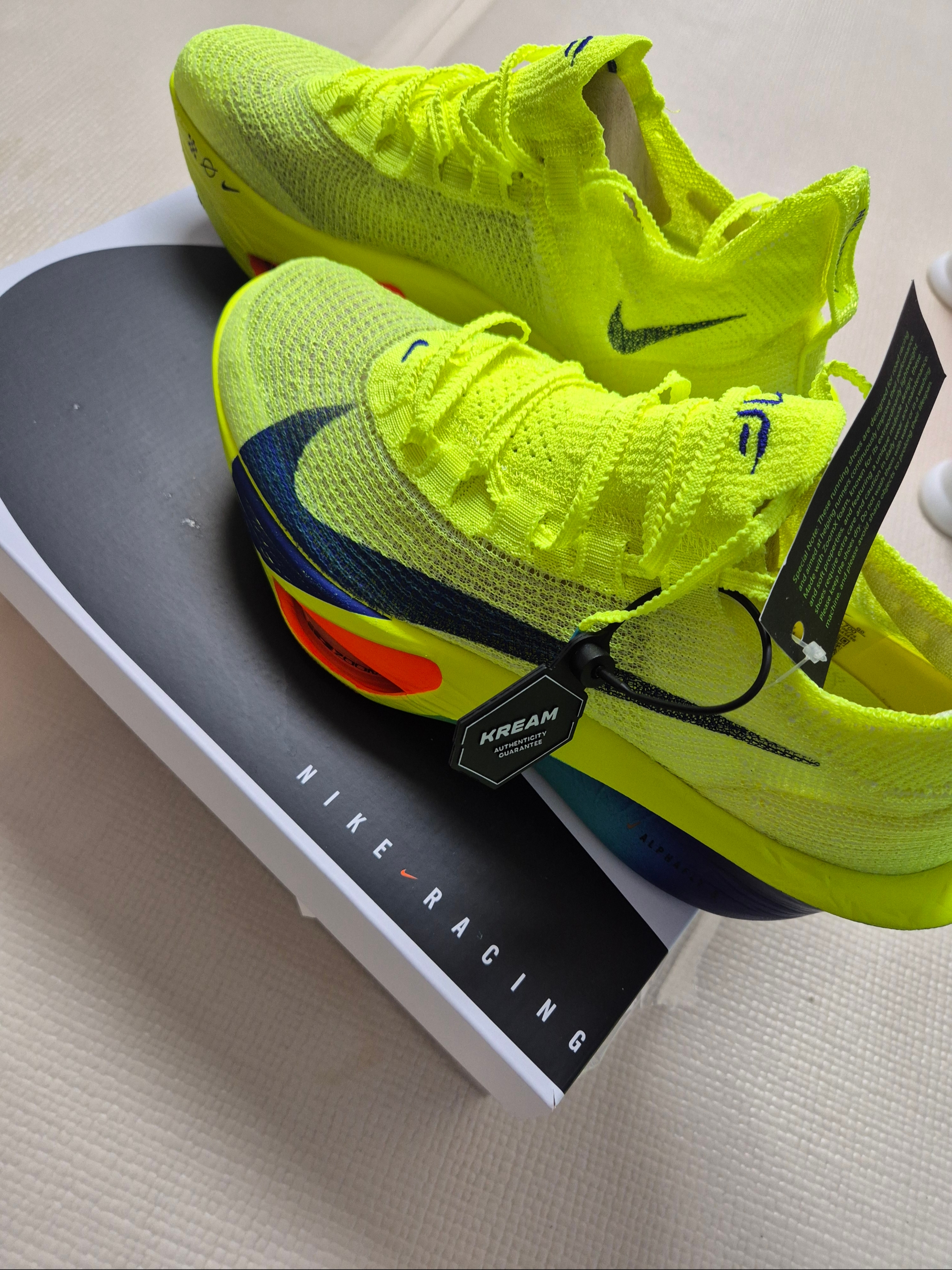 Nike Air Zoom Alphafly Next% 3 Volt 착용 스타일 - 1