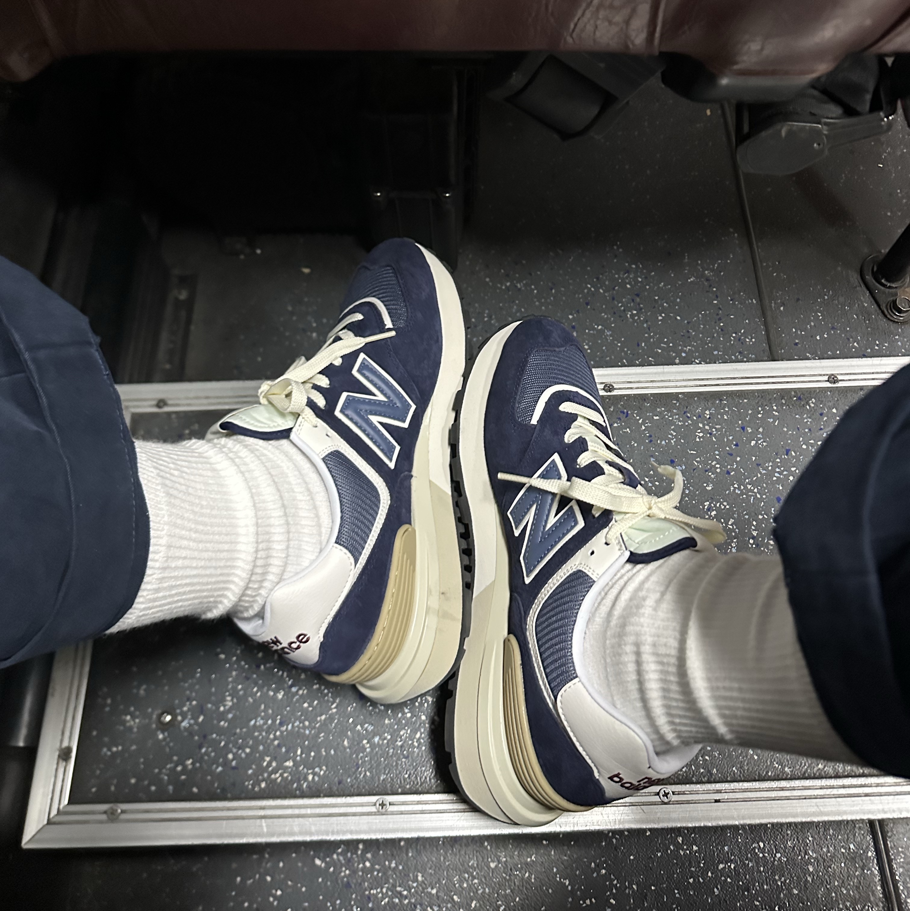 New Balance 574 Legacy Navy 착용 스타일