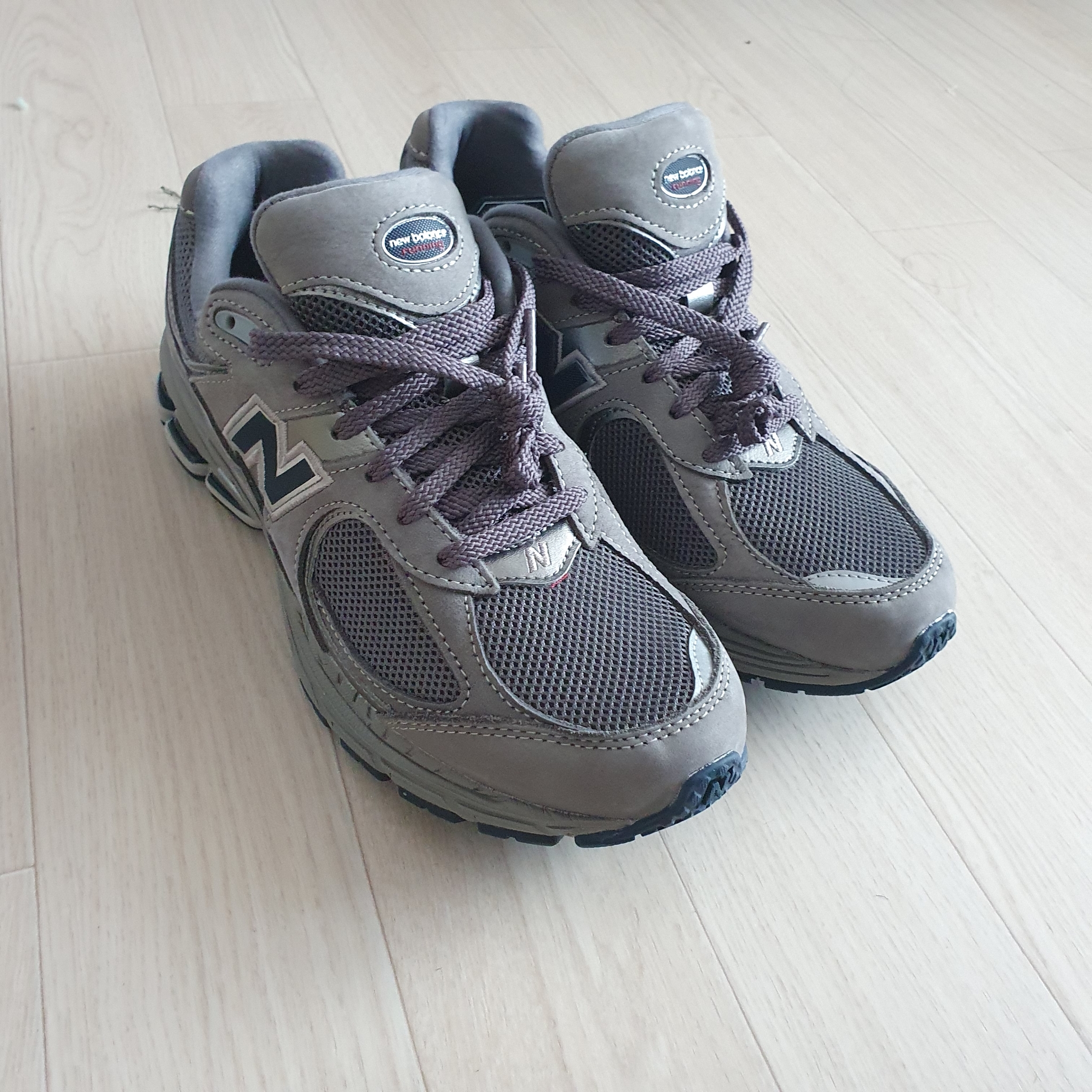 New Balance 2002R Gray 착용 스타일