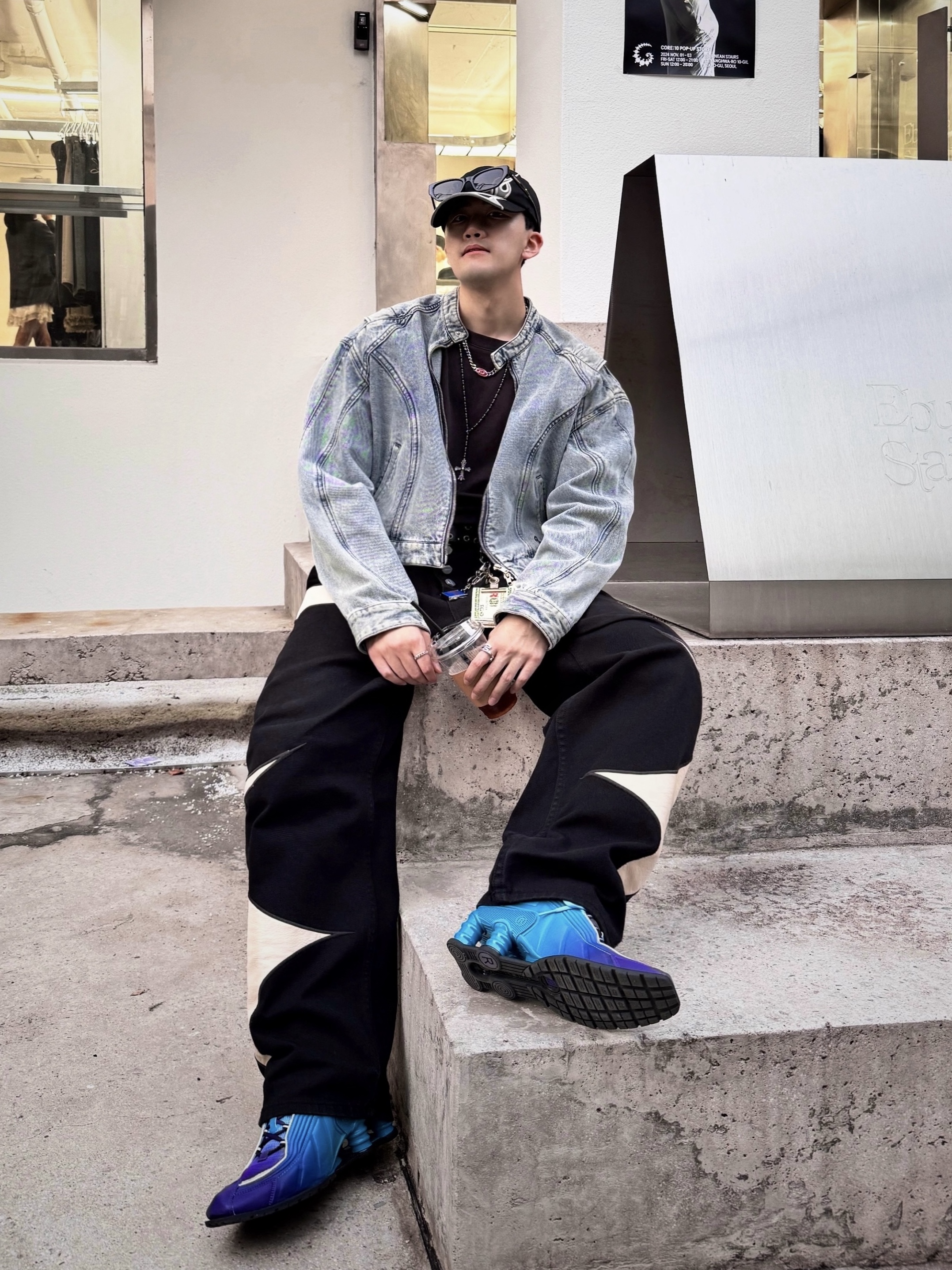 Yeezy Gap Engineered By Balenciaga Flame Cap Black, Vacant Archive Blenheim Double Stud Belt Black 착용 스타일 - 2