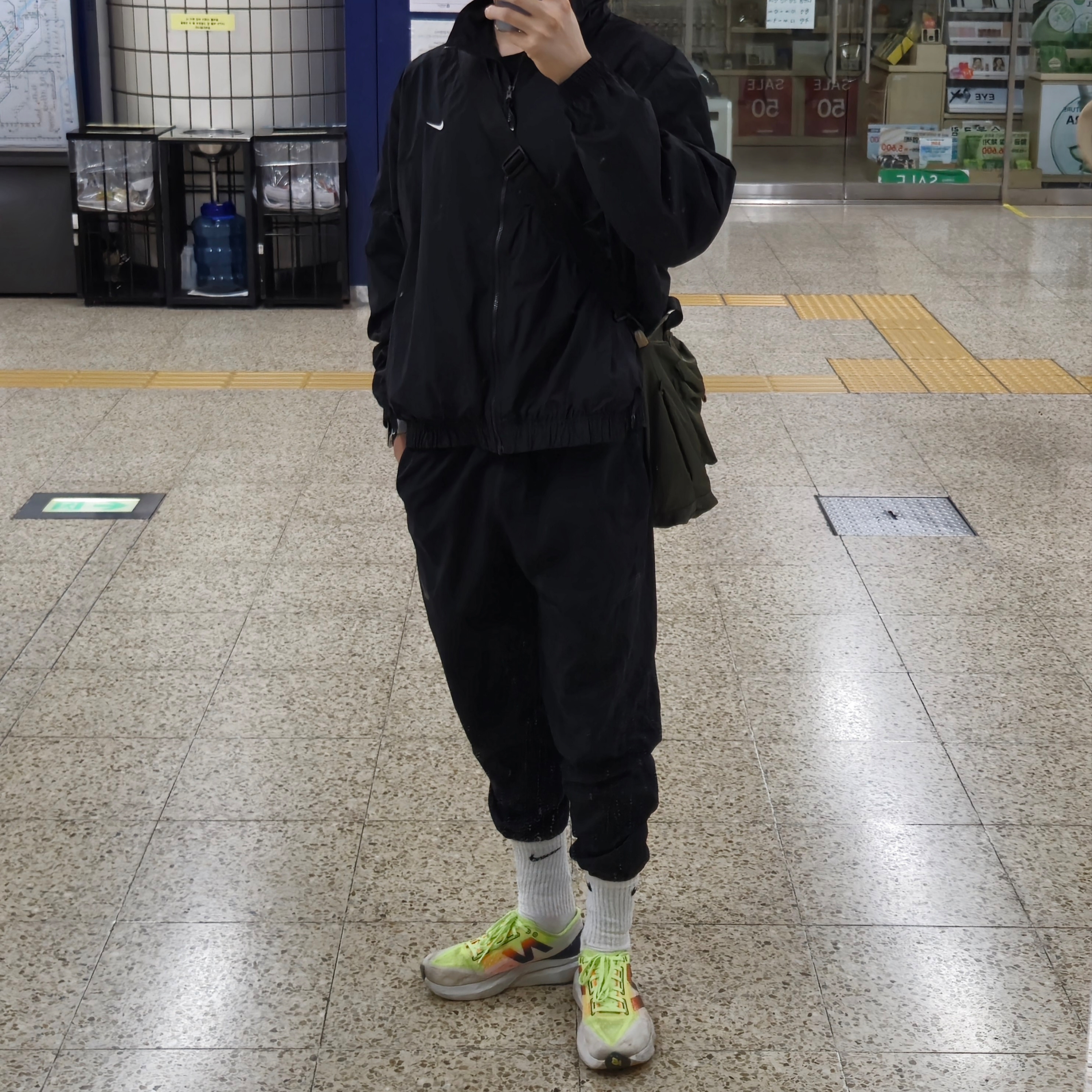 Nike NRG Solo Swoosh Woven Track Jacket Black - Asia 착용 스타일