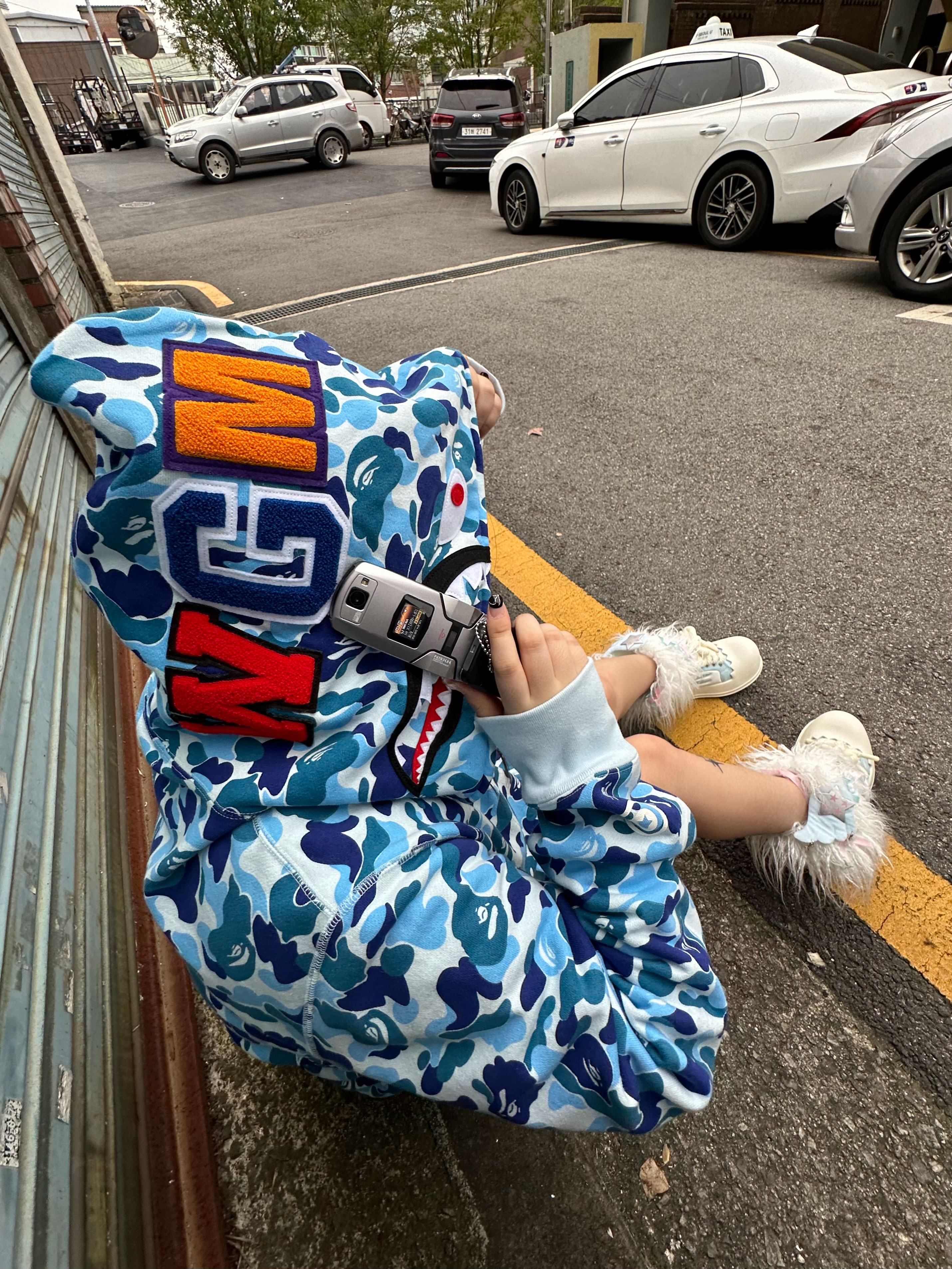 BAPE ABC Camo Shark Full Zip Hoodie Blue 착용 스타일 - 5