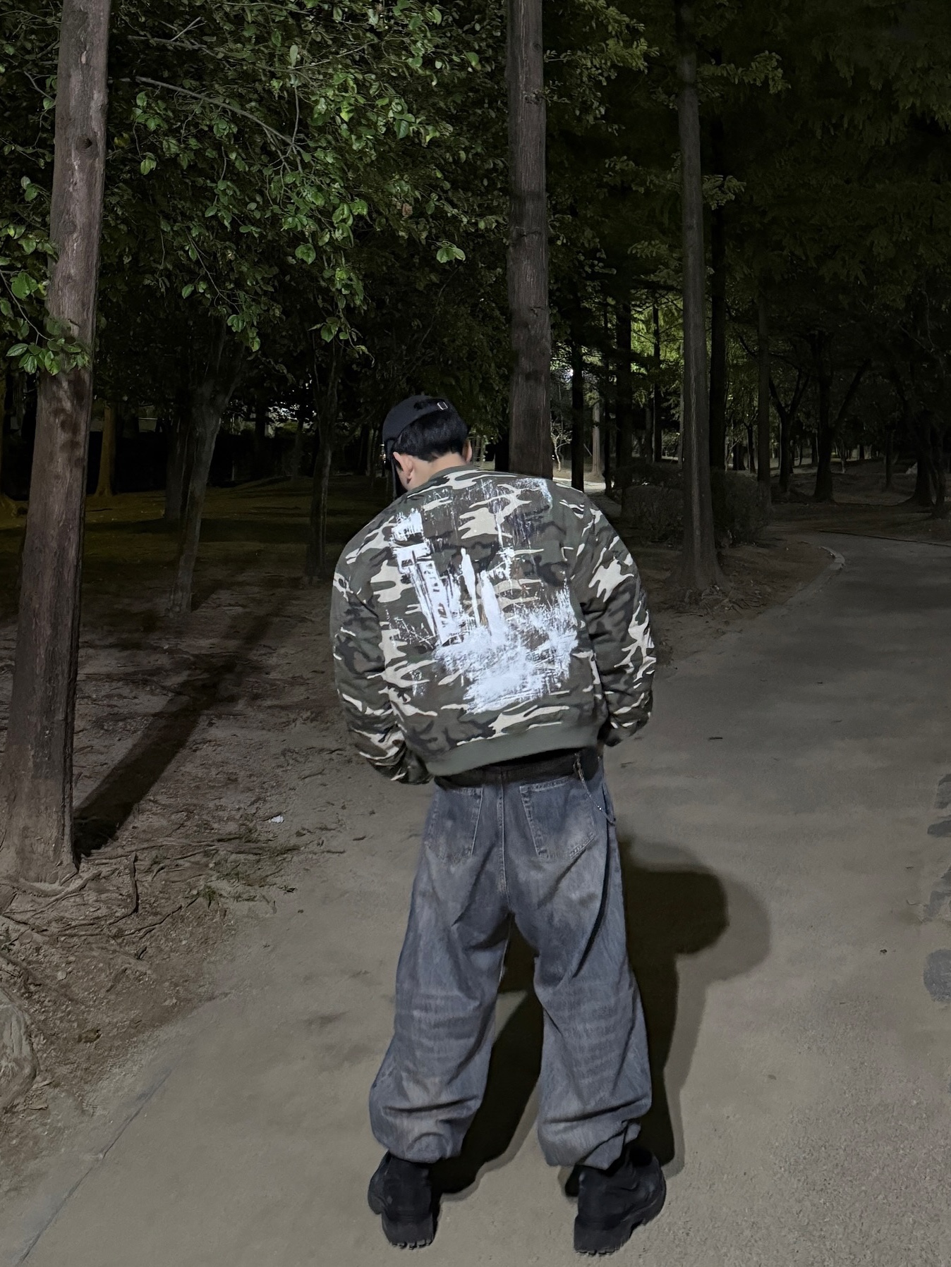 Awende Messiah Camo Bomber Jacket 착용 스타일