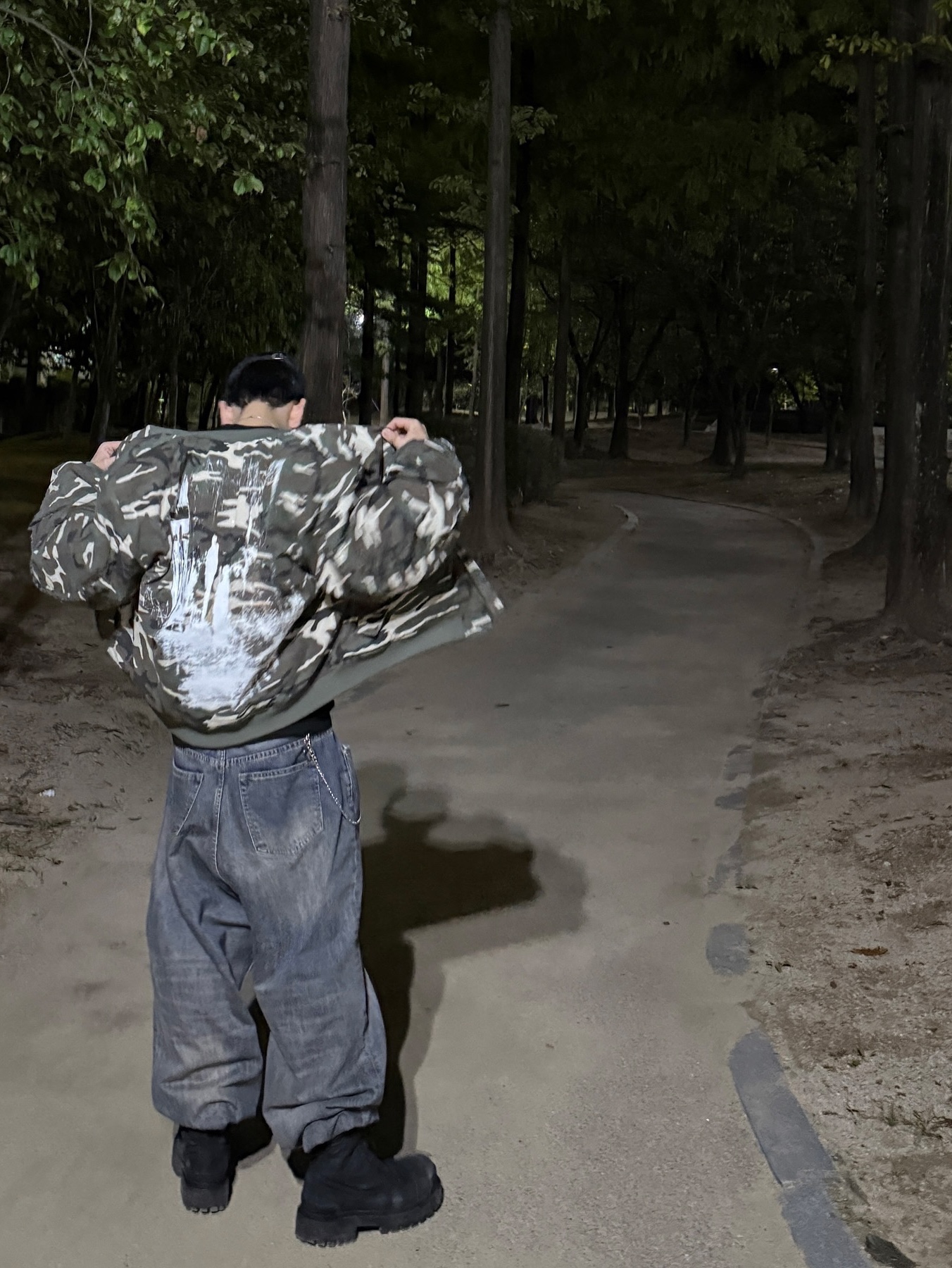 Awende Messiah Camo Bomber Jacket 착용 스타일