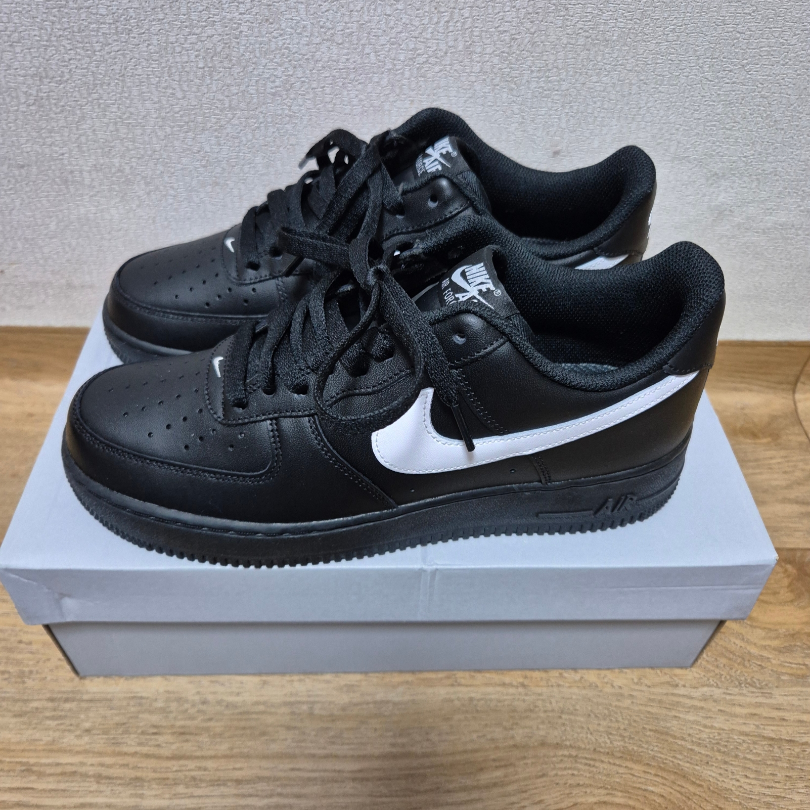 Nike Air Force 1 '07 Black White 착용 스타일 - 2