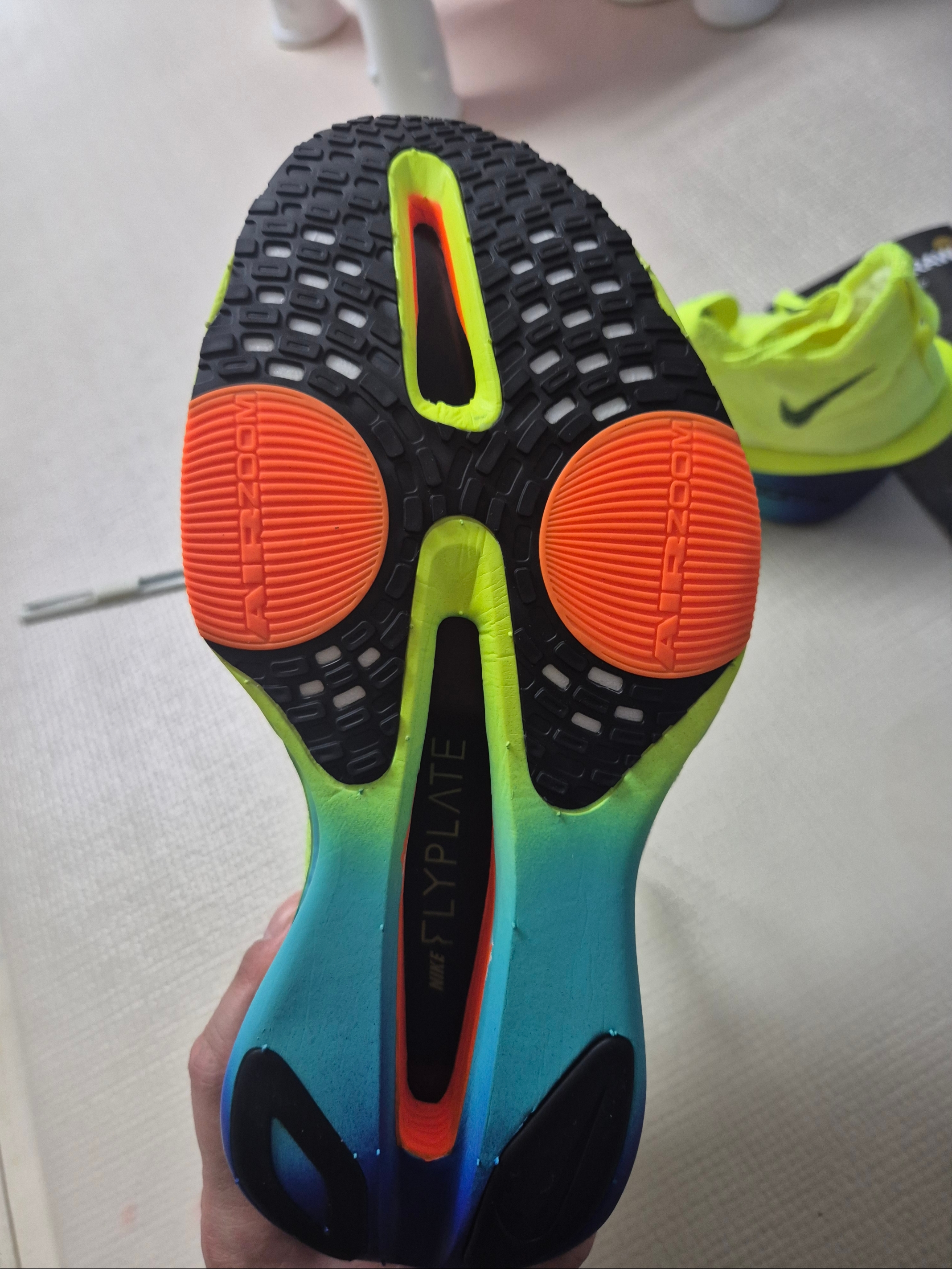 Nike Air Zoom Alphafly Next% 3 Volt 착용 스타일 - 2