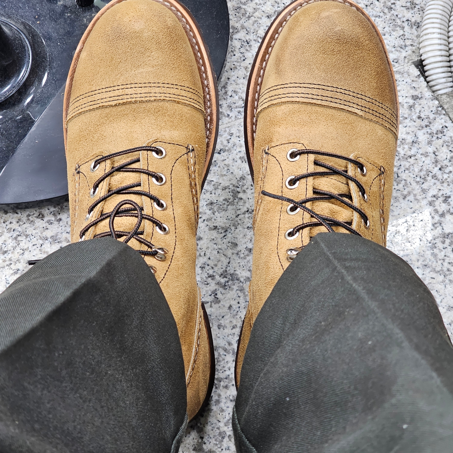 Red Wing Iron Ranger 8083 Hawthrone Muleskinner - D, Dickies Original 874 Work Pant Olive Green 착용 스타일