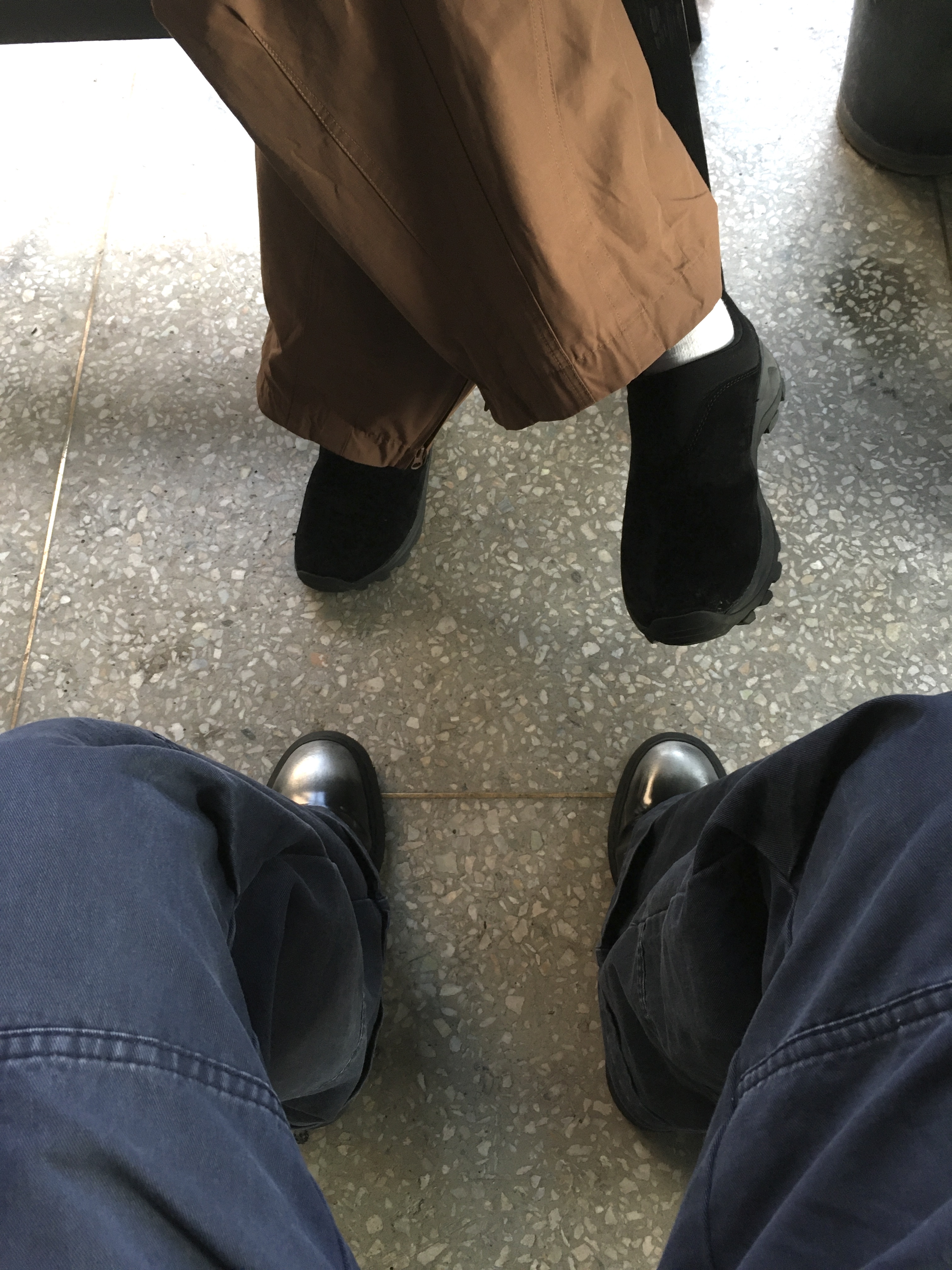 Dr. Martens x Supreme 1461 Gray Silver 착용 스타일