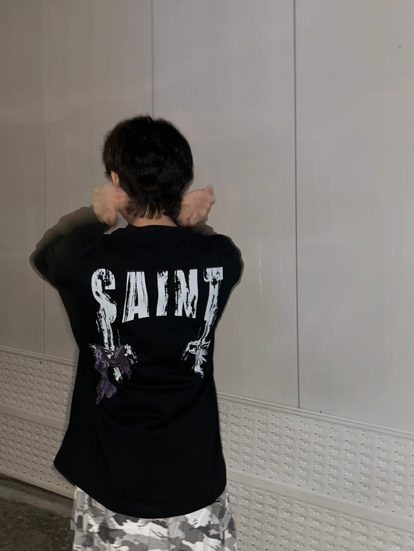 Awende Saint Black LS T-Shirt 착용 스타일