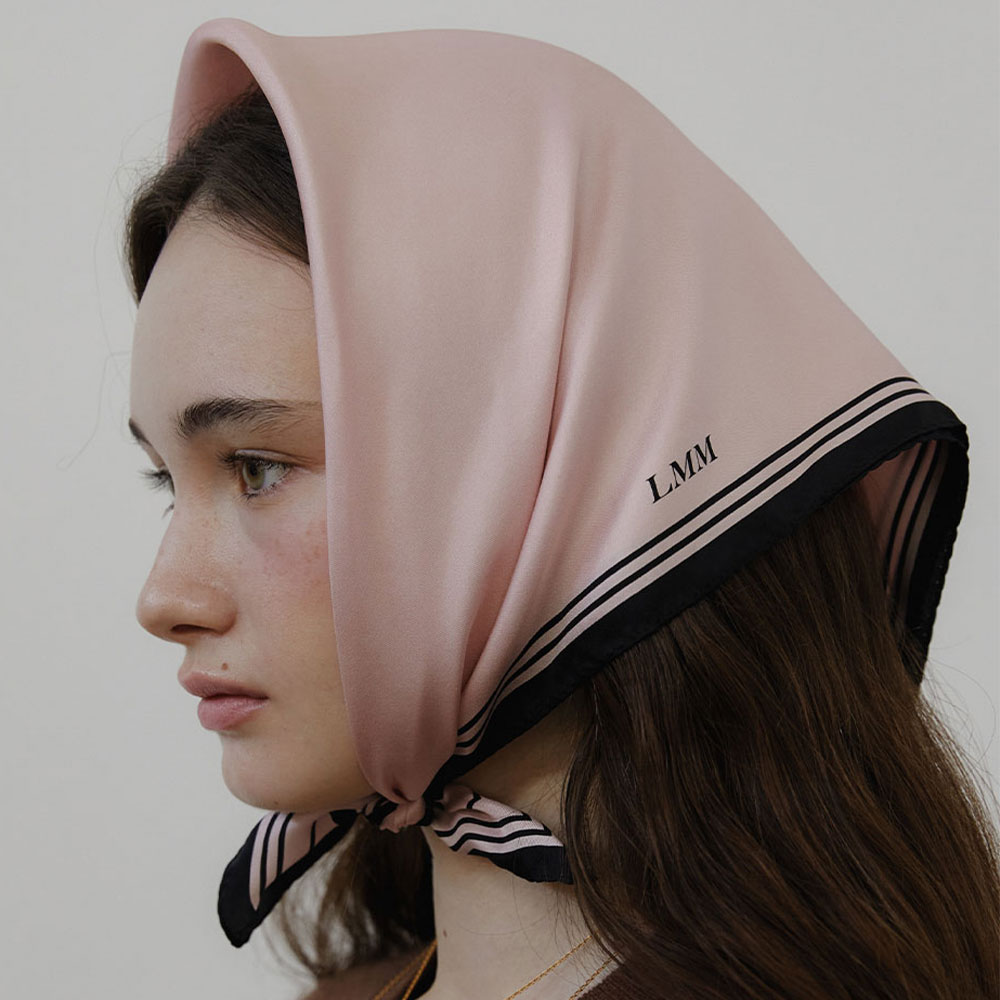 러브미몬스터 몬트 로고 정사각 실크스카프 더스티핑크(lovememonster Mont Logo Square Silk Scarf Dusty Pink) - 3