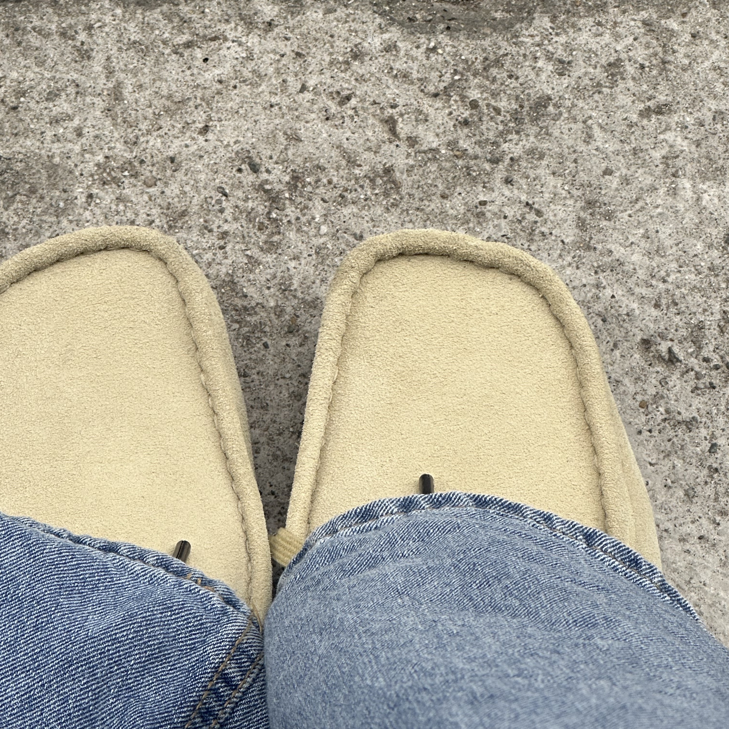 Clarks Wallabee Maple Suede 착용 스타일 - 2