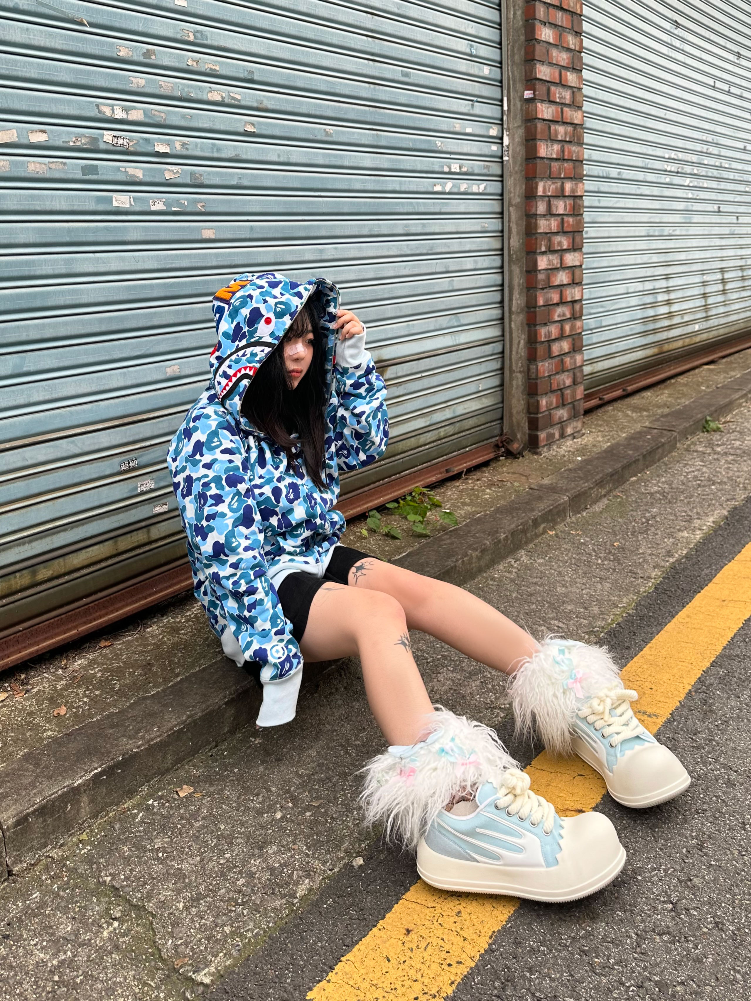 BAPE ABC Camo Shark Full Zip Hoodie Blue 착용 스타일 - 1