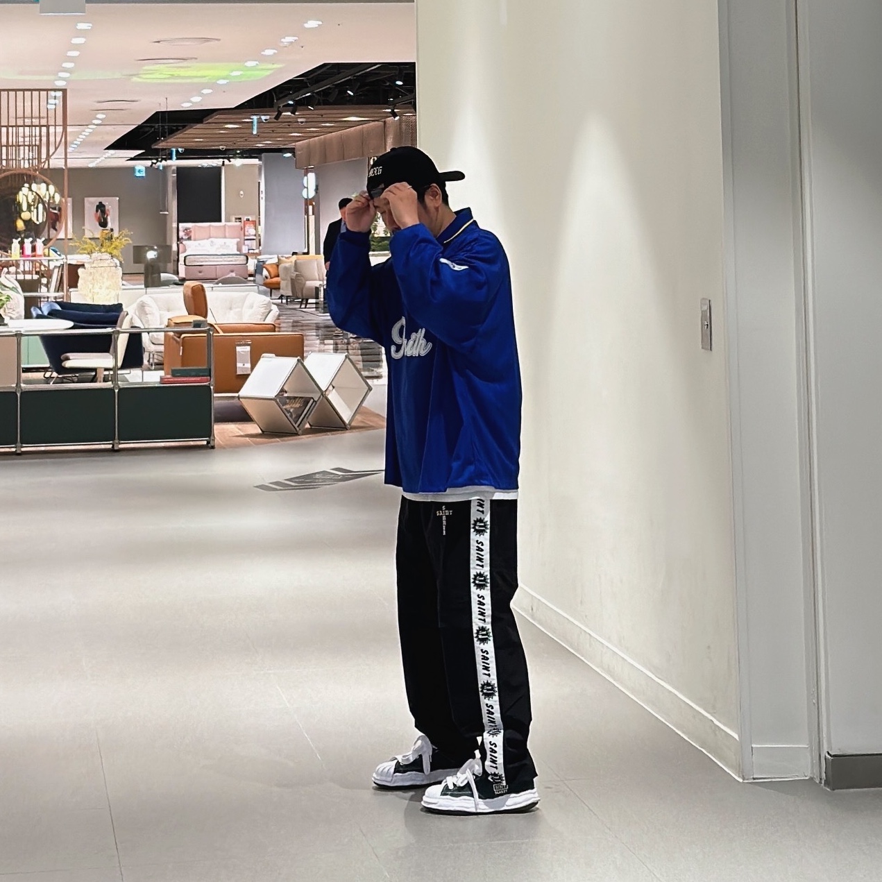 Saint Mxxxxxx x Public Enemy SNT Enemy Game Shirt Blue, Saint Mxxxxxx Track Pants Side Tape Black - 24SS 착용 스타일 - 1