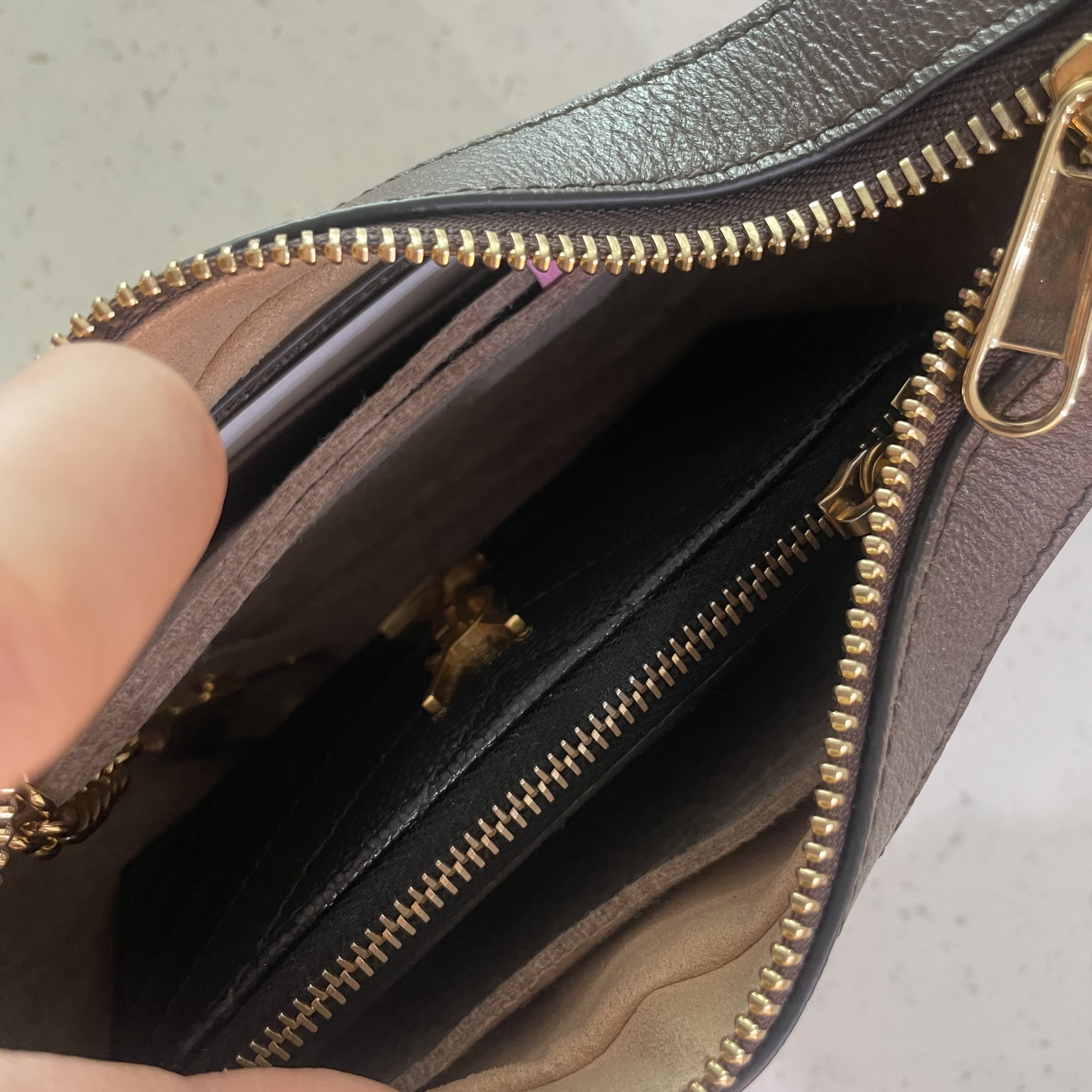 Gucci Ophidia GG Mini Bag Beige Ebony 착용 스타일 - 4