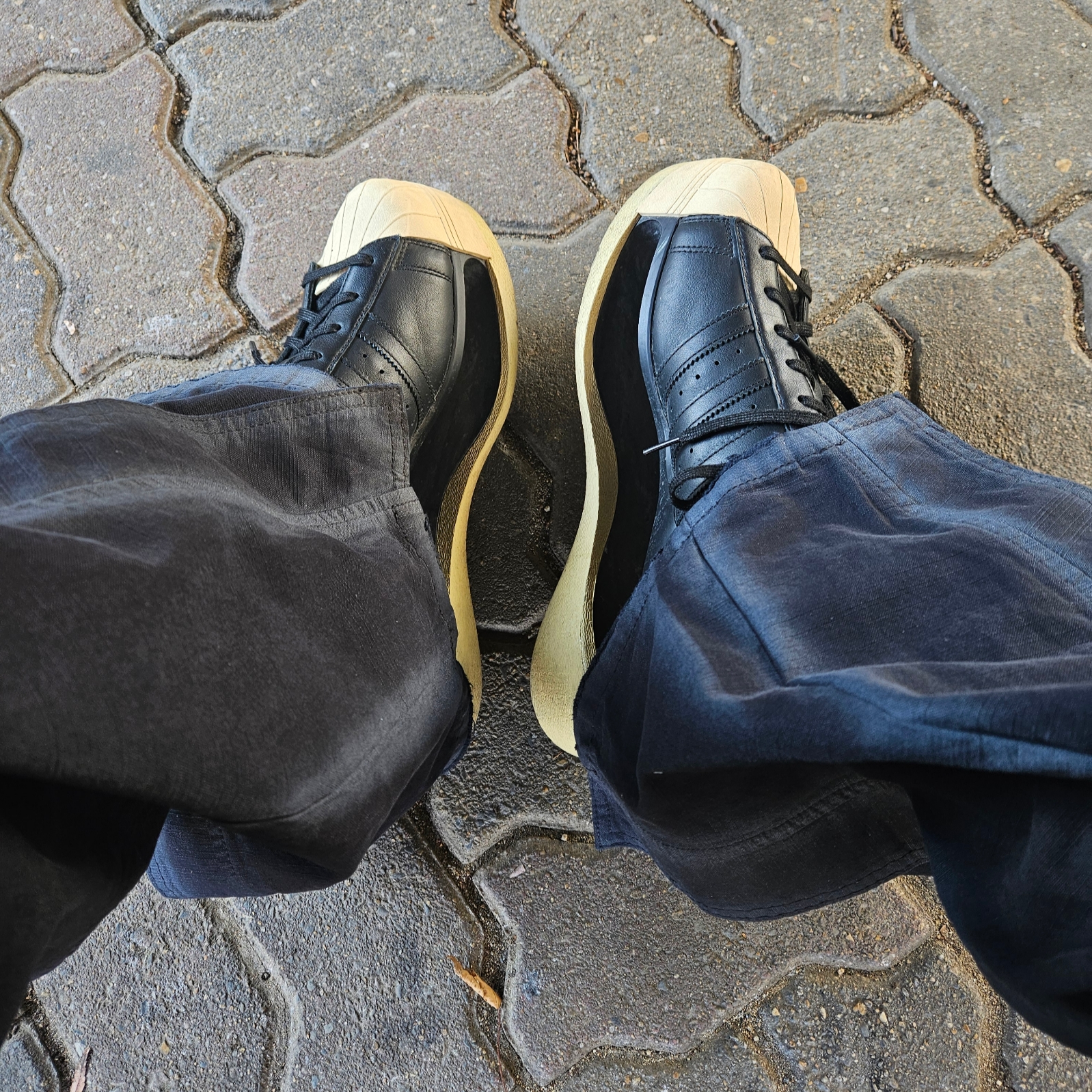Y-3 Gendo Superstar Black Easy Yellow 착용 스타일 - 4