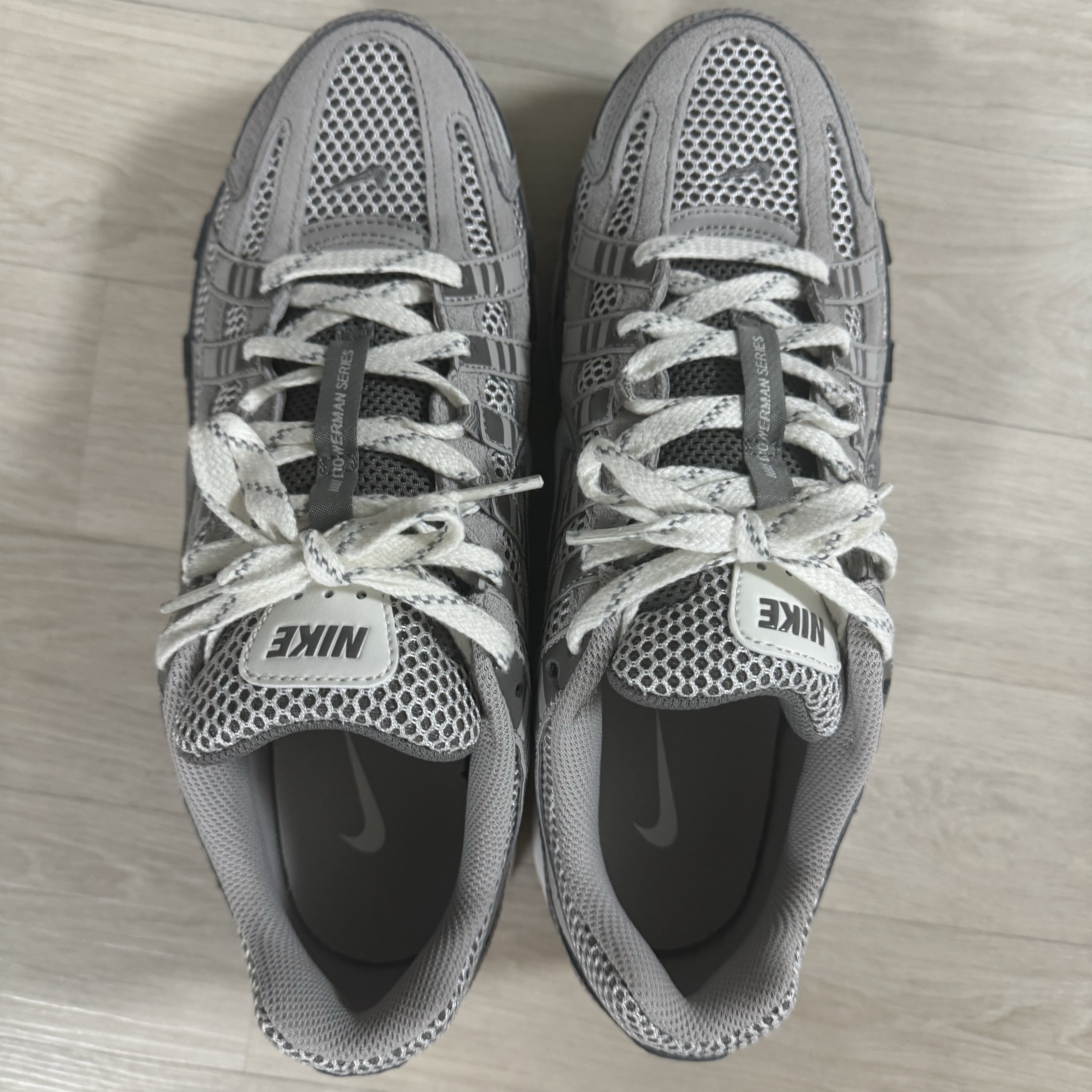 Nike P-6000 PRM Light Iron Ore 착용 스타일