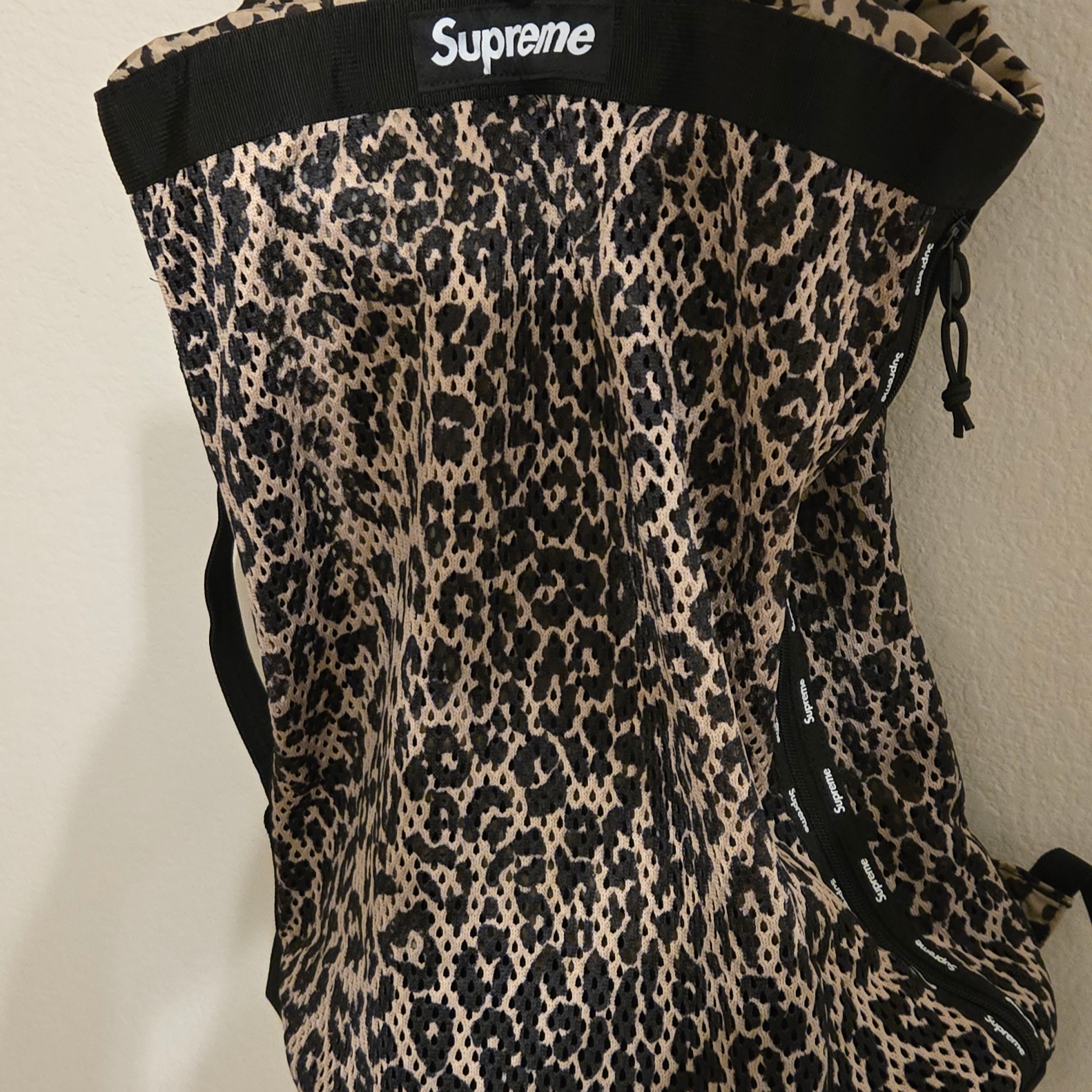 Supreme Mesh Backpack Leopard - 23SS 착용 스타일 - 1