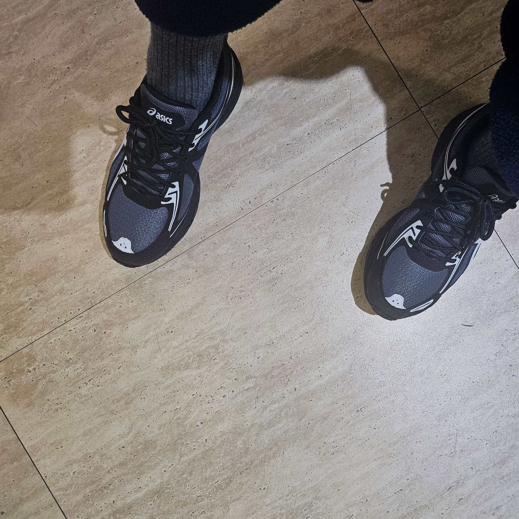 Asics Gel-Venture 6 Carrier Grey 착용 스타일 - 2