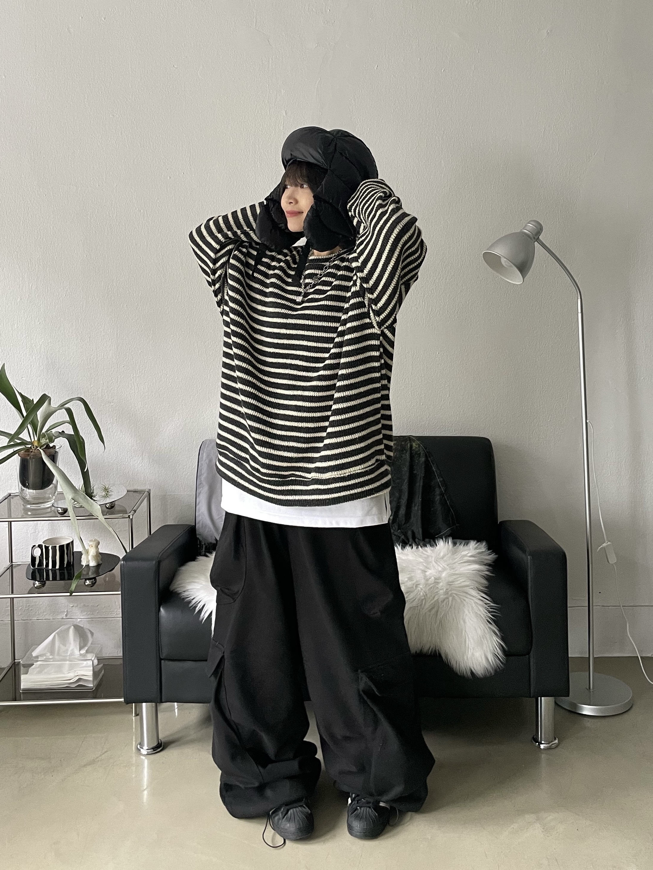 Adidas Superstar Core Black White 착용 스타일 - 1