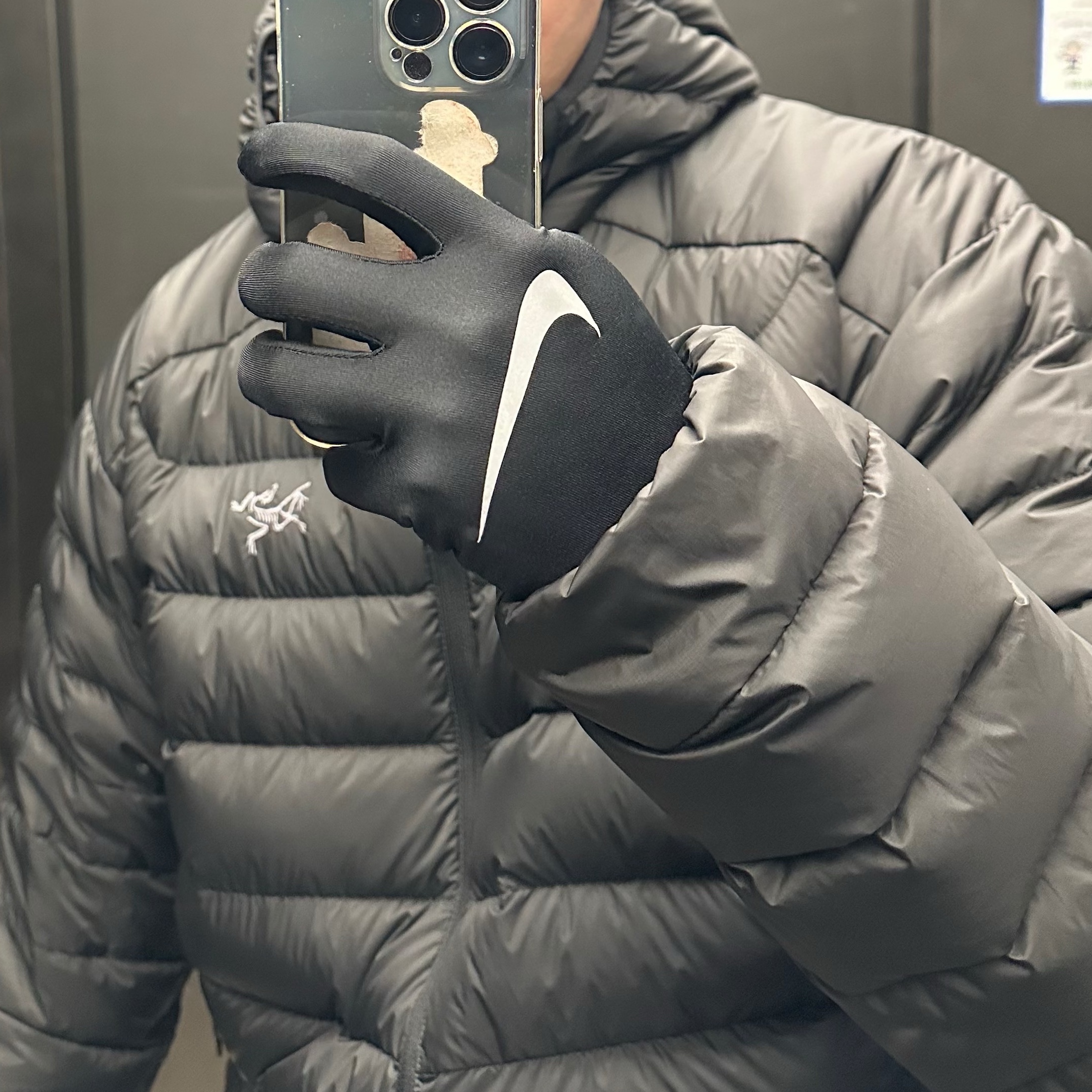 Arc'teryx Cerium Hoody Black, Nike Miler Running Gloves Black Silver 착용 스타일