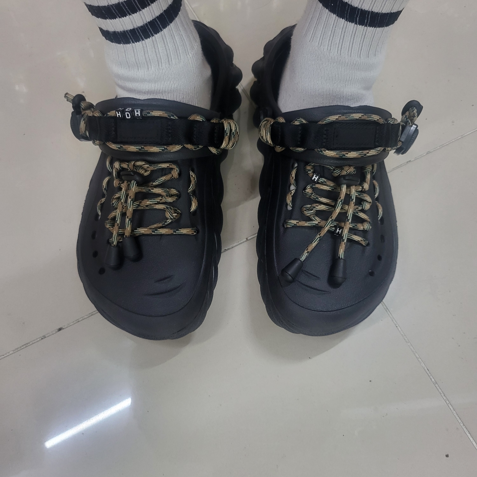 Crocs Echo Clog Black 착용 스타일
