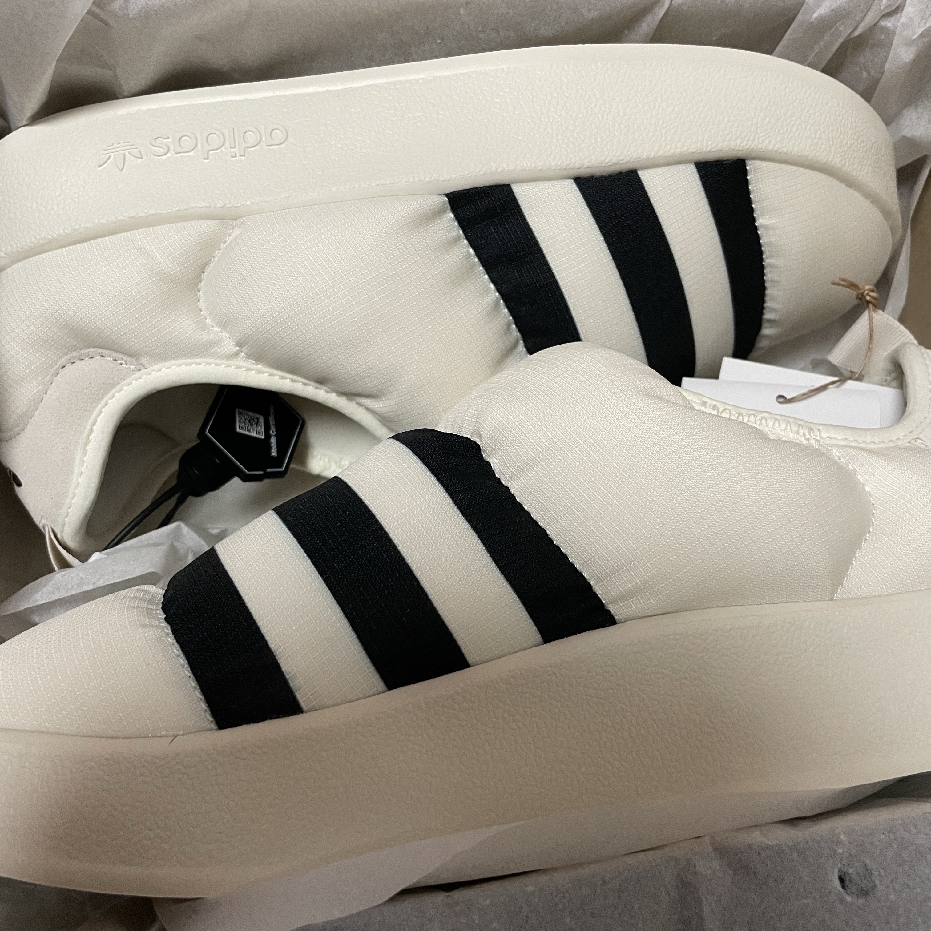 Adidas Puffylette Off White 착용 스타일