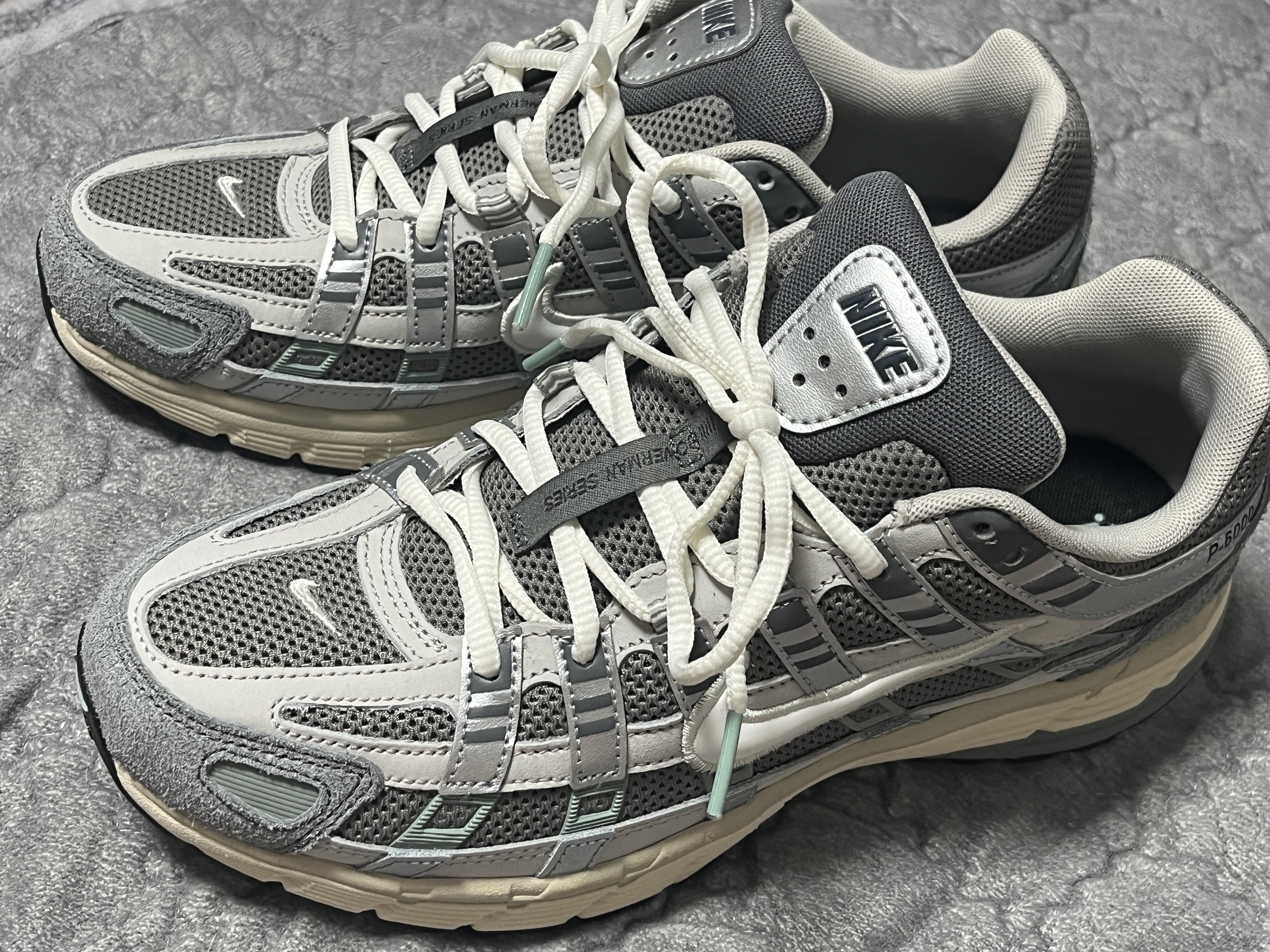 Nike P-6000 Flat Pewter Light Iron Ore 착용 스타일