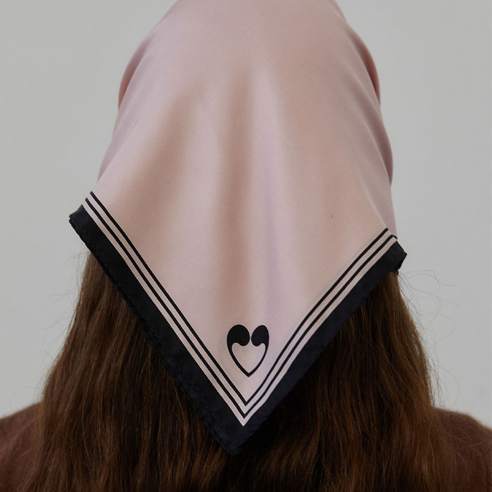 러브미몬스터 몬트 로고 정사각 실크스카프 더스티핑크(lovememonster Mont Logo Square Silk Scarf Dusty Pink) - 4