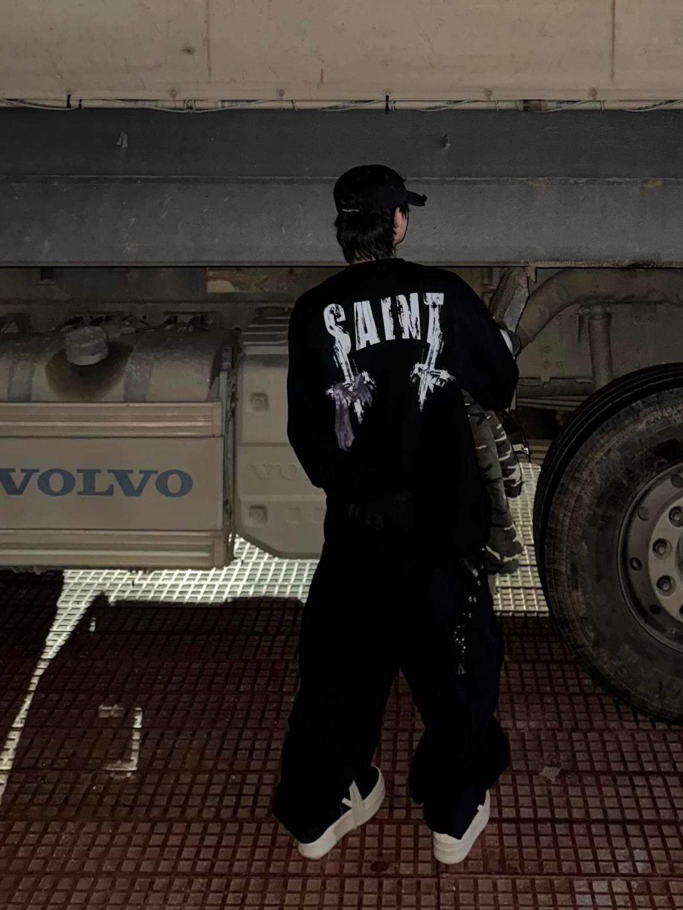 Awende Saint Black LS T-Shirt 착용 스타일