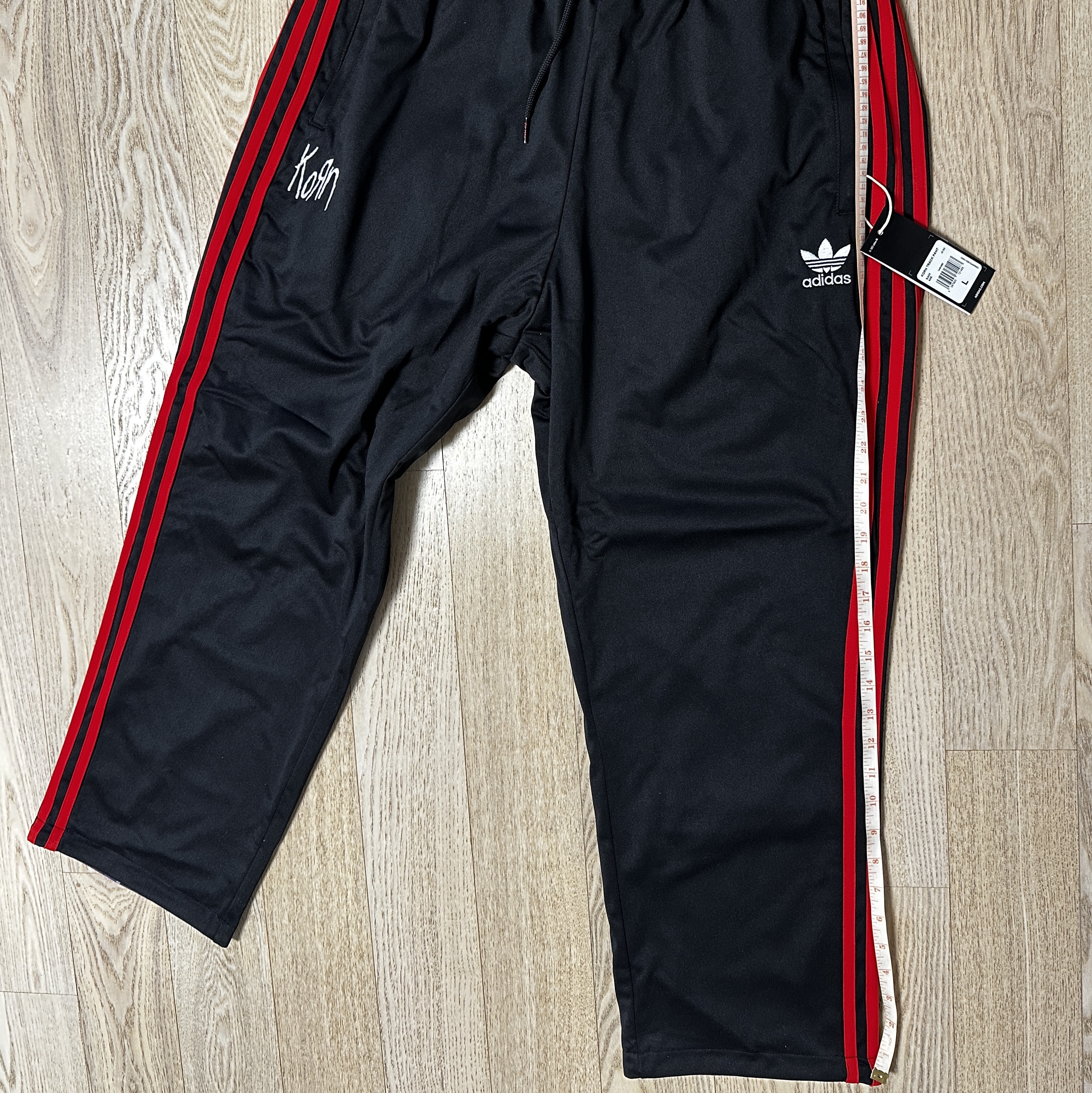 Adidas x KoRn Track Pants Black - KR Sizing 착용 스타일 - 1