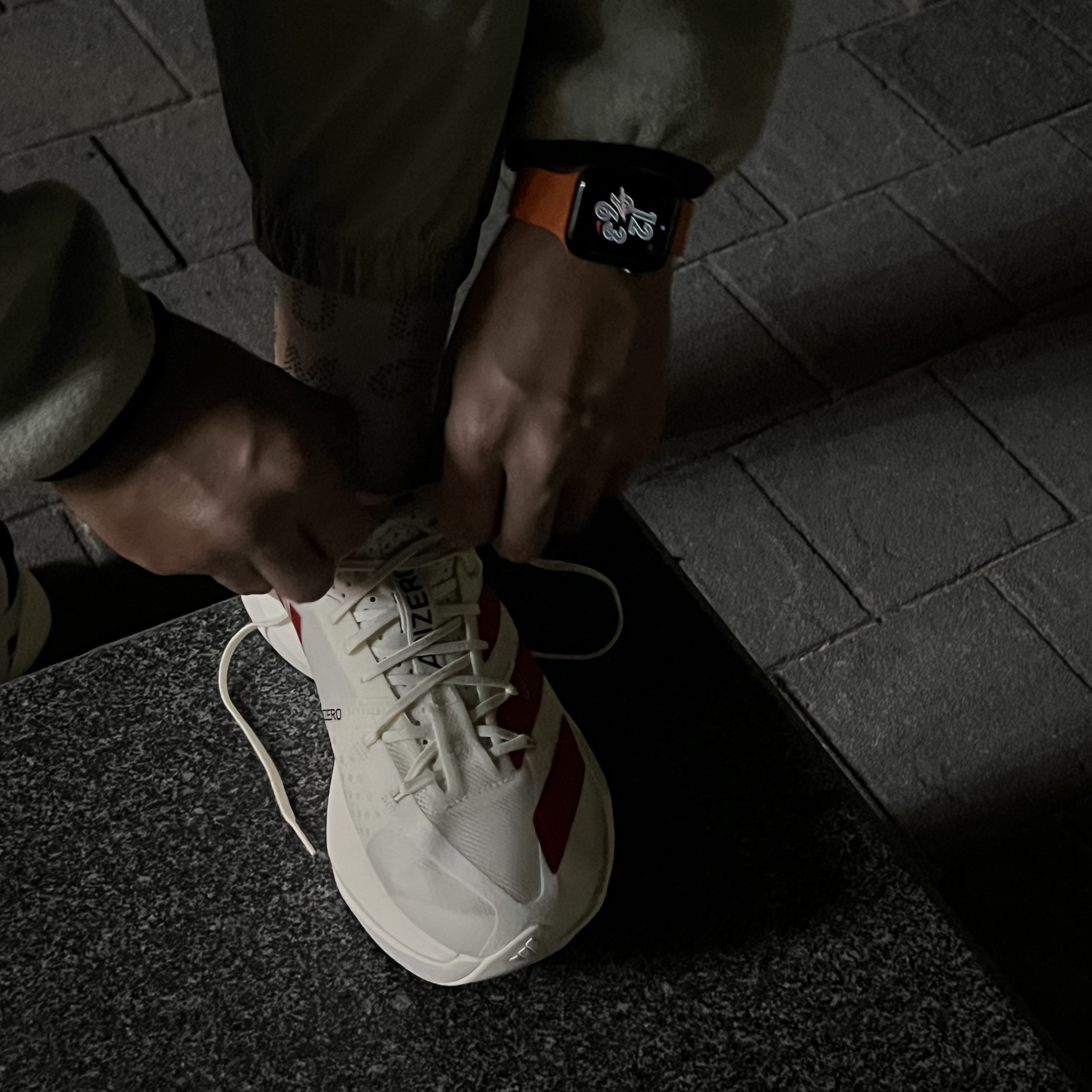 Adidas Adizero Adios Pro 3 Off White Better Scarlet 착용 스타일 - 2