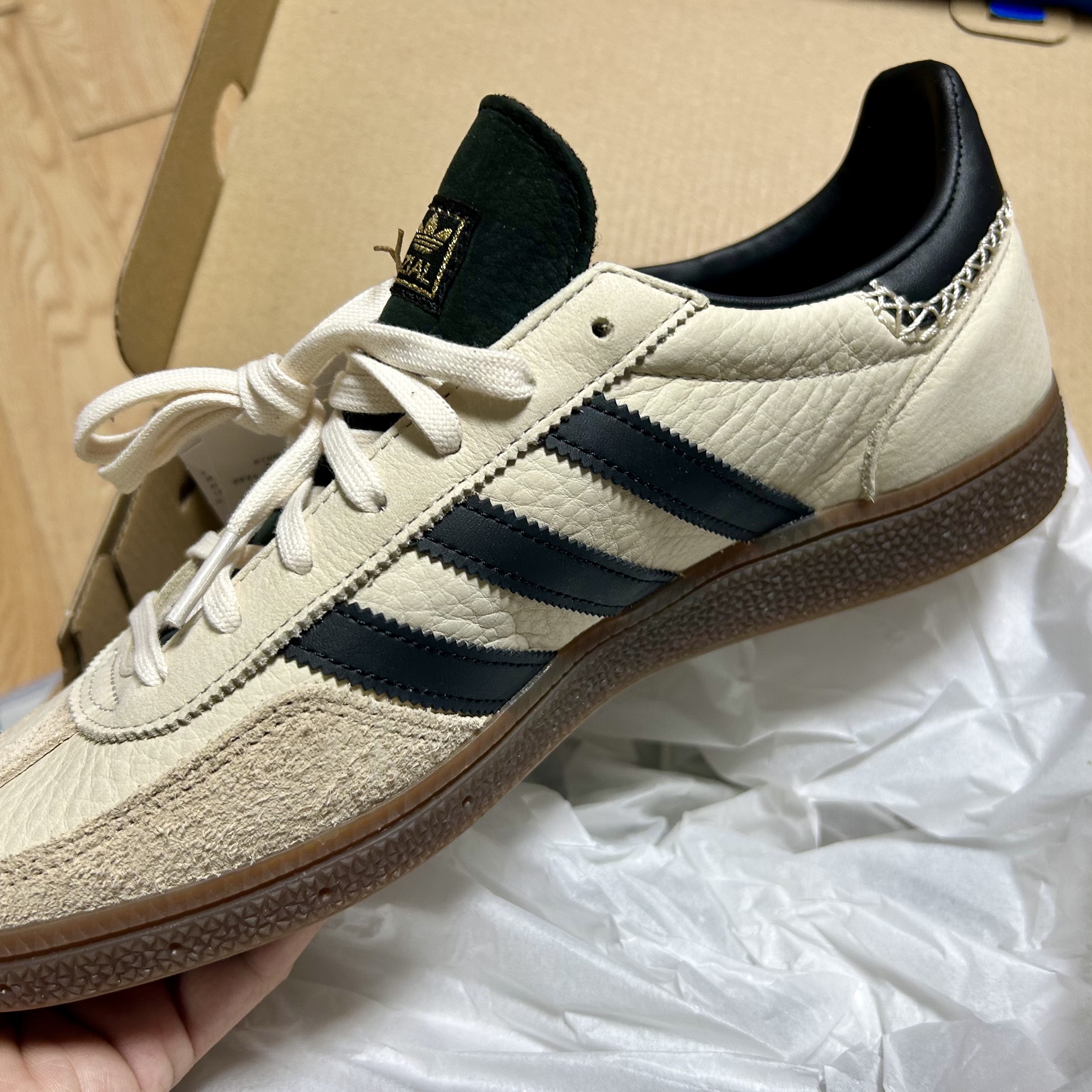 (W) Adidas Spezial Handball Wonder White Core Black 착용 스타일 - 4