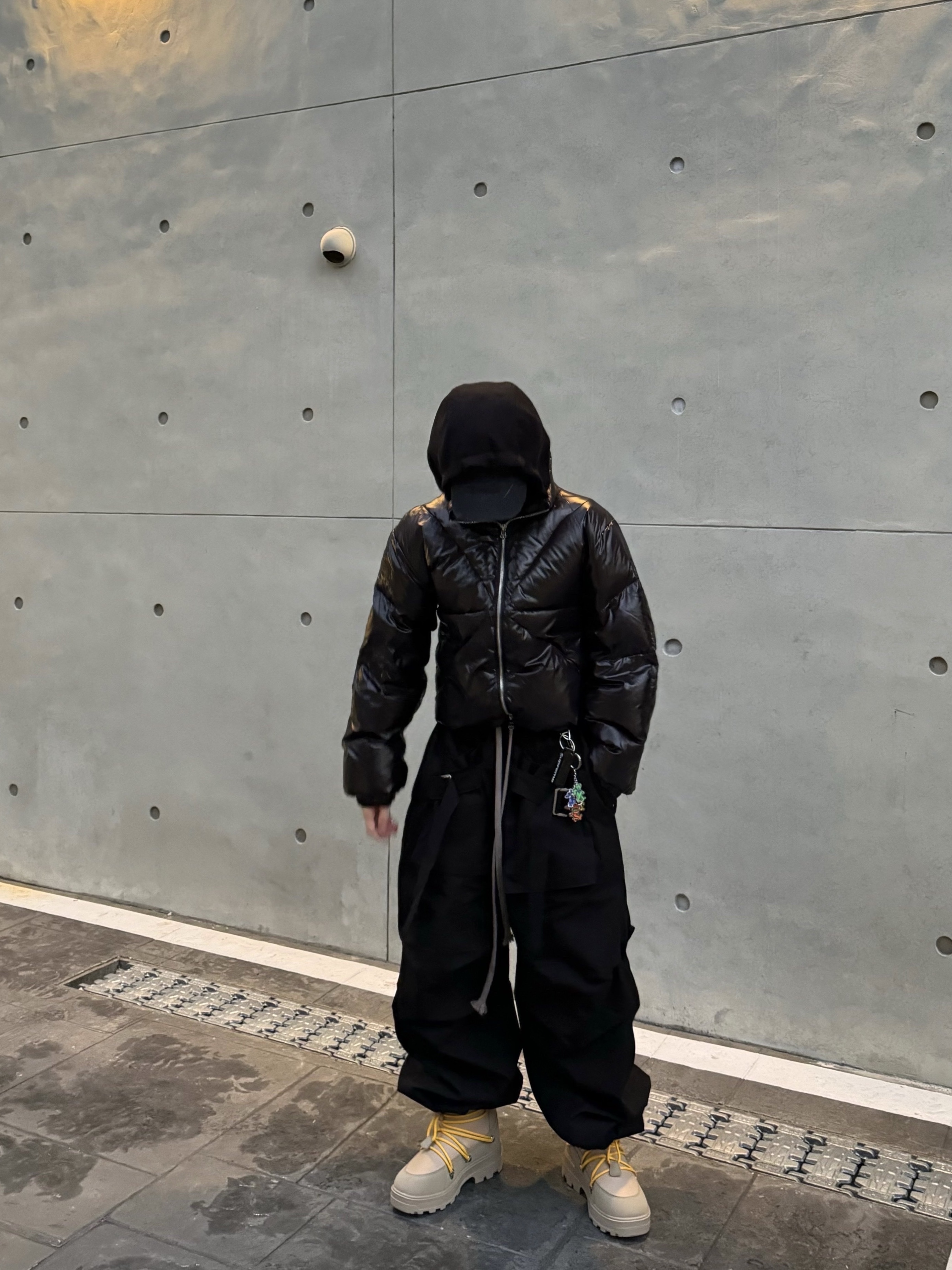 Wapworks Wide Safety Cargo Pants Black, Supreme Floating Keychain Black - 23FW 착용 스타일 - 5