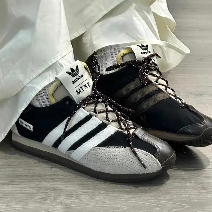Adidas x Song for the Mute Country OG Core Black Core White 착용 스타일 - 2